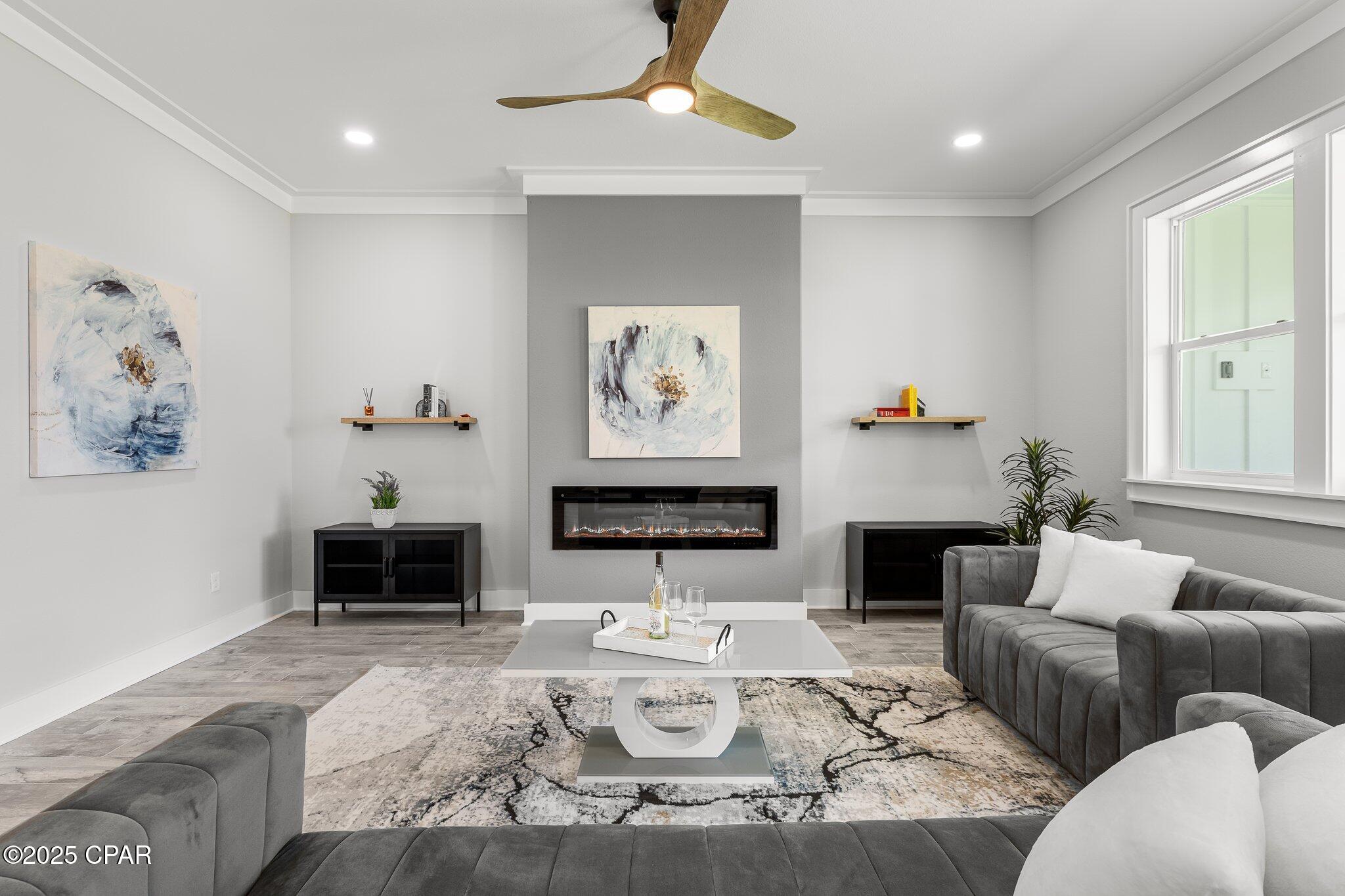 Hutchison's 1st To Bahama Bch - Residential