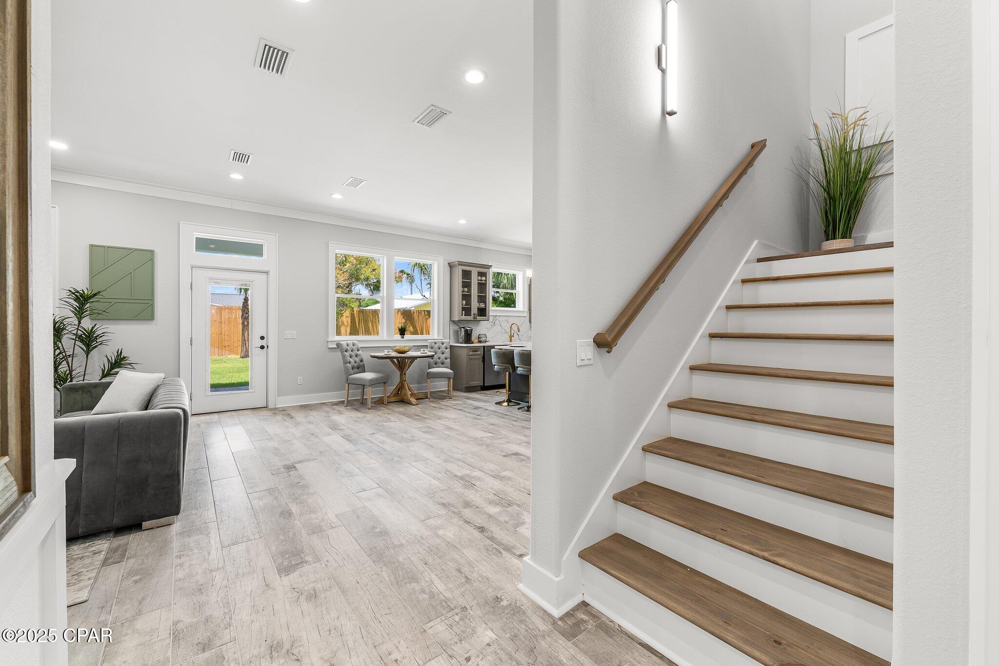 Hutchison's 1st To Bahama Bch - Residential