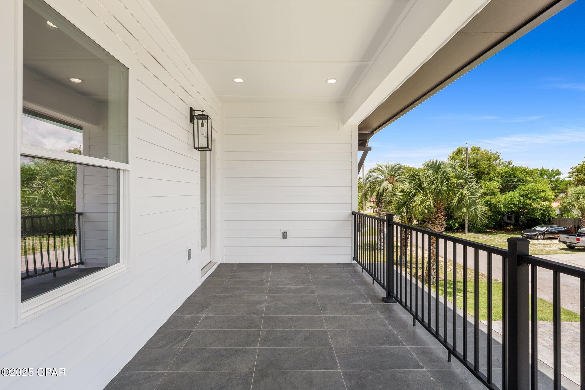 Hutchison's 1st To Bahama Bch - Residential