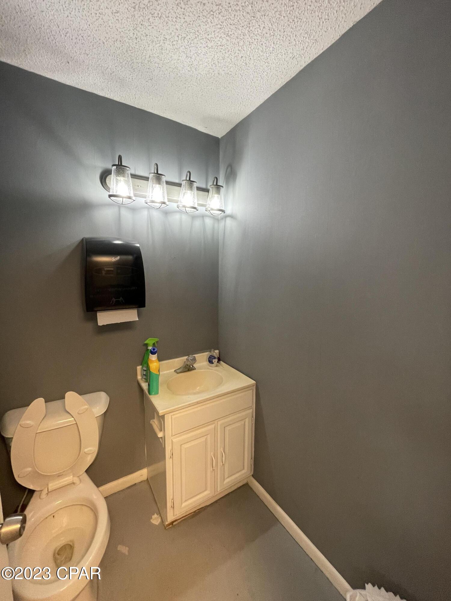 [No Recorded Subdiv] - Commercial Sale