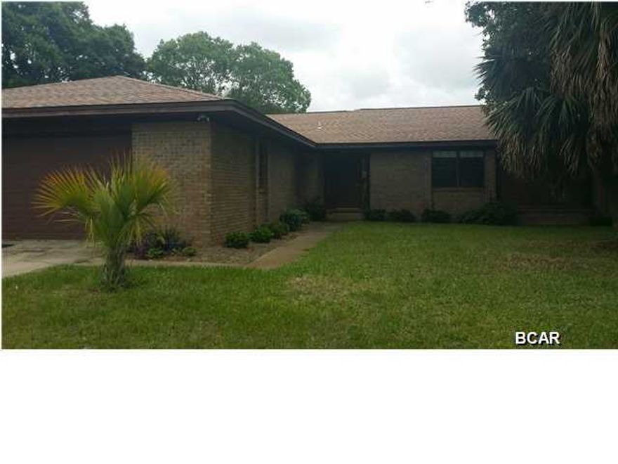 All sizes are taken from TAX RECORDS/////4/2 with inground pool--great schools!!!!!many updates--paint, counter-tops--tile flooring-etc! Seller is putting new roof on---should be finished by 2/1/2015///////The great room has a wood burning fireplace and plenty of room to entertain your guest.(18x33)The garage should be a hit by the husband (oversized) big enough for him to place his tools. SELLER HAS JUST HAD A BRAND NEW ROOF PUT ON THIS WEEK!!!!!!