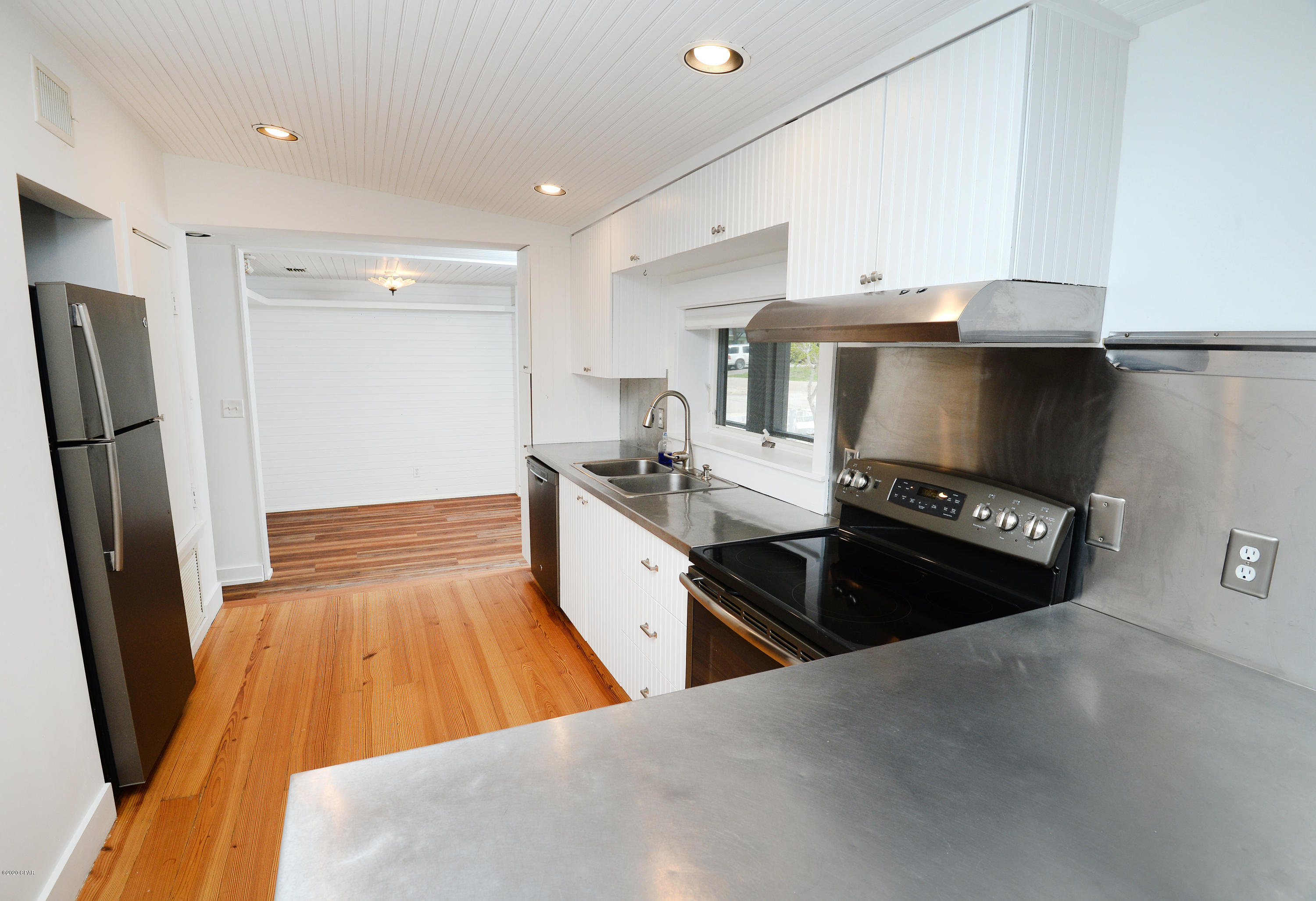 Laguna Beach Estates 7th Add - Residential