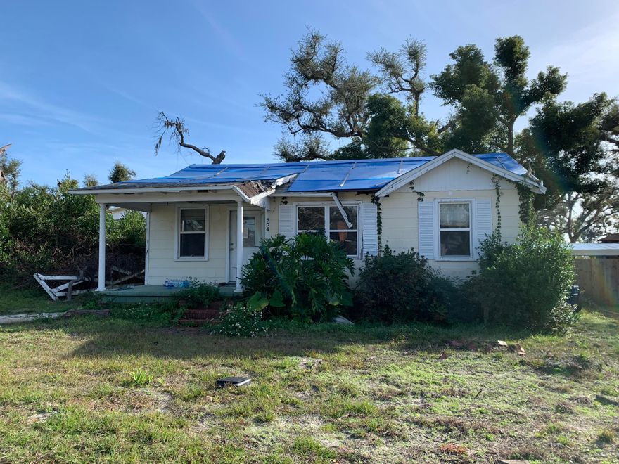 Investor alert! Perfect location for your next project! 3 bed, 1 bath cottage just blocks from the Bay in the desirable Cove neighborhood.  This home has a lot of potential and needs hurricane damage to be repaired.  This home has original hardwood flooring throughout, a galley style kitchen and a cozy living area.  Appliances will convey.