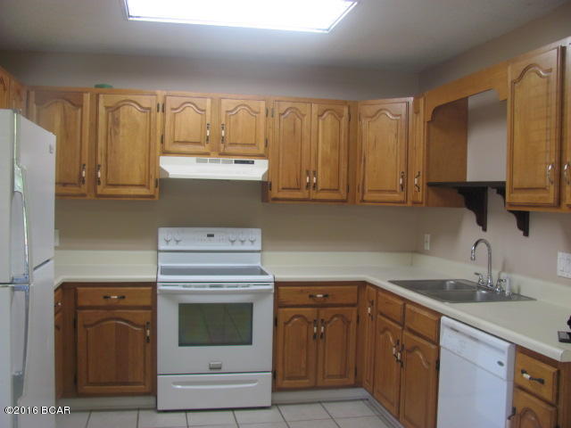 North Lagoon Oaks 1st - Residential Lease