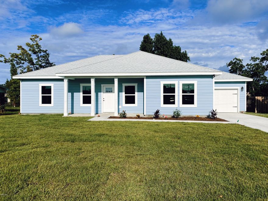 '''CURRENTLY UNDER CONTRACT, SELLER ACCEPTING BACKUP OFFERS' 

NEW CONSTRUCTION BRAND NEW MODERN HOME!

From  oil rubbed bronze bathroom fixtures and kitchen faucets to custom light interiors! 

This home will surprise you every step of the way! 

With top of the line air conditioning unit & water heater to suit your specific needs!

Lets not forget the beautiful kitchen granite countertop that not only has a breakfast bar but matches perfectly with Samsung stainless steel appliances!



Come see for yourself and make this your home!