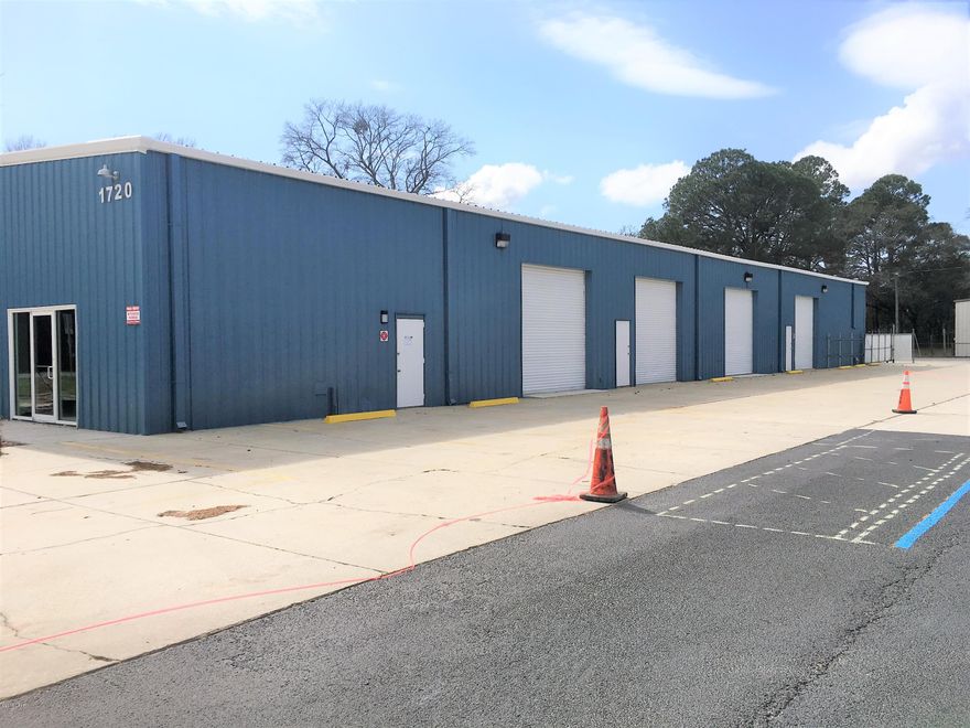 Approximately 7,500 Square Feet with 5,000 Sq. Ft. of warehouse space and 2,500 Sq.Ft. of offices. This building can be divided equally, with a 50 cent p.s.f. premium for the unit that fronts Highway 390 (if subdivided). For entire space, $8.50 per Sq.Ft. ''Modified Gross.'' Landlord pays; property tax, building insurance, landscaping, water and sewer. Property is zoned Mixed-Use Lynn Haven. Call agents for showing.