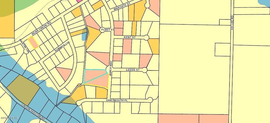 Wooded lot not far from Hwy 231.  Mobile homes allowed as are horses.   All information taken from Property Appraisers site so should be checked by buyer if important.  No survey available.