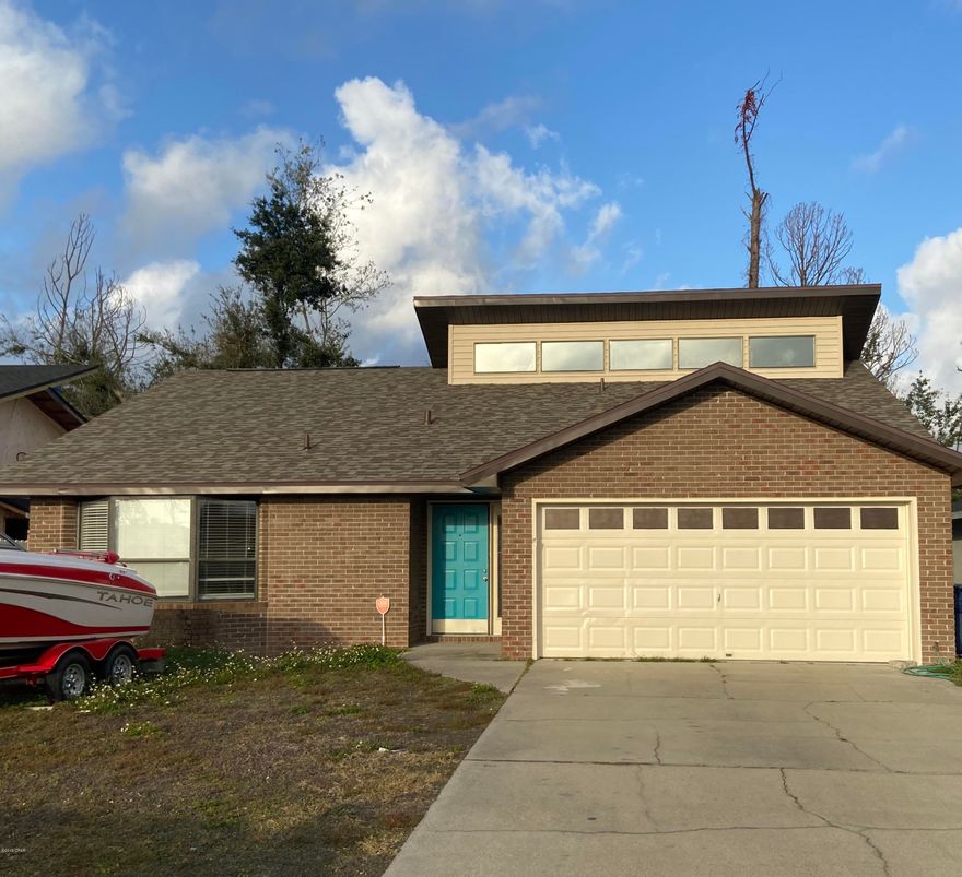 Beautiful 4 bedroom 3 bath home on cul-de-sac with split bedroom floor plan, Open living area,vaulted ceiling, plank flooring throughout living area and fenced back yard.

ONLY 8 miles from BEACH!!