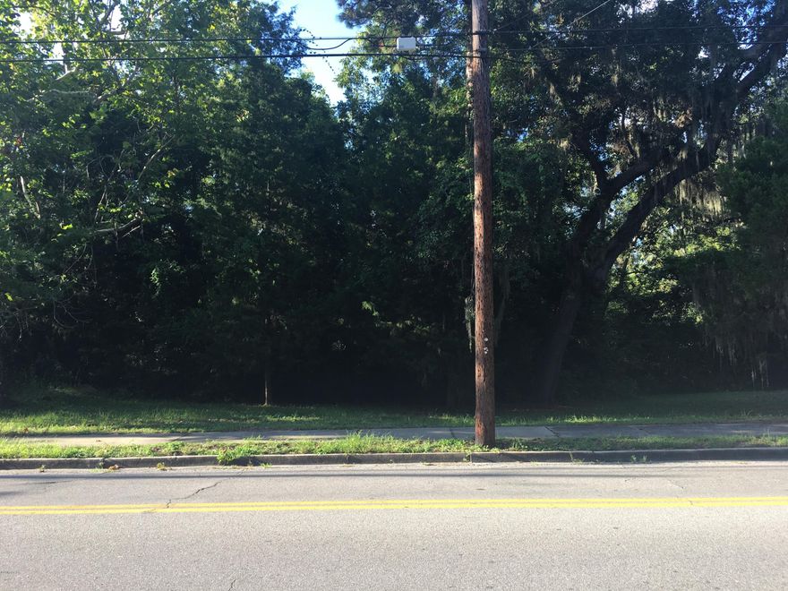 This is 2 lots being sold together.  The  addresses are 2607 3rd St and 2513 3rd St.  They are contiguous.  Lovely large corner property with sidewalks and public water and sewer available.  Build your multi-units here or residential homes just six blocks to a public boat ramp and park.  Zoning is MU-1.  Zoning definition attached is documents for MU-1.