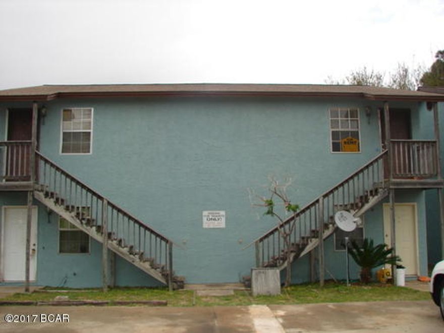 Nice apartment located conveniently to the beach and shopping. This 1 bedroom, 1 bath home is a nice clean apartment with a nice layout. Downstairs unit; water, sewer, pest control and lawn service included