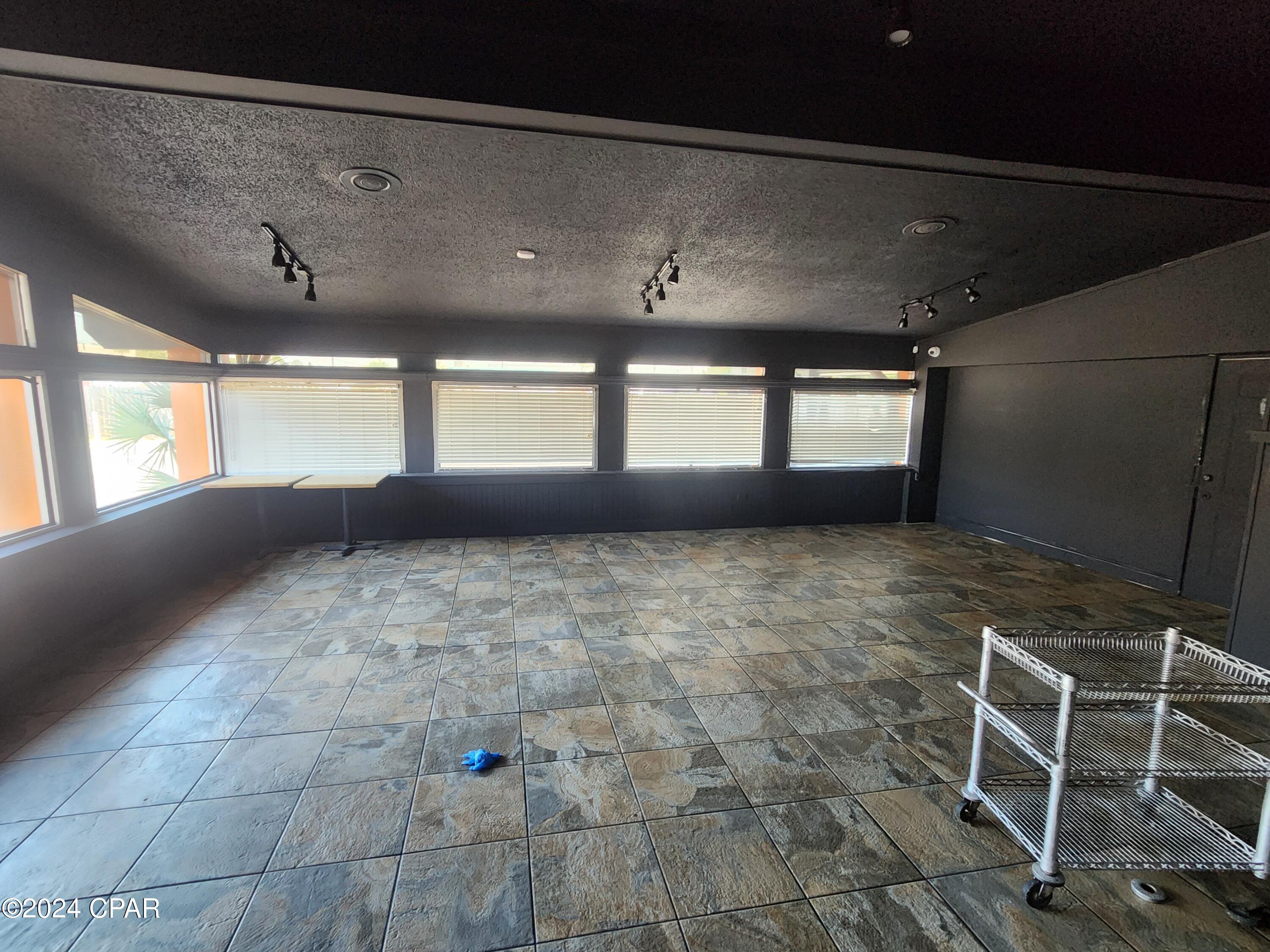 [No Recorded Subdiv] - Commercial Sale