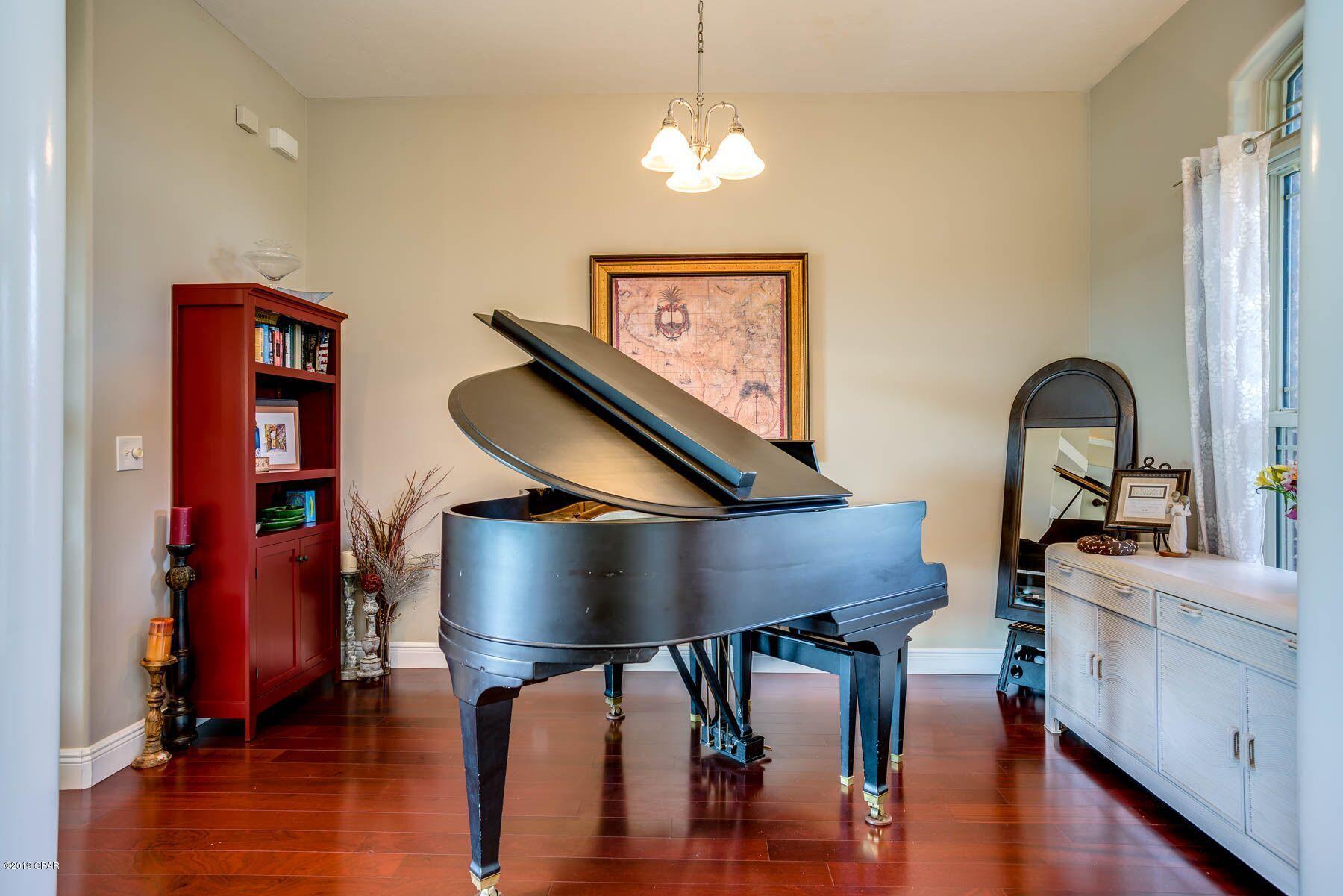 Kirkland Manor - Residential