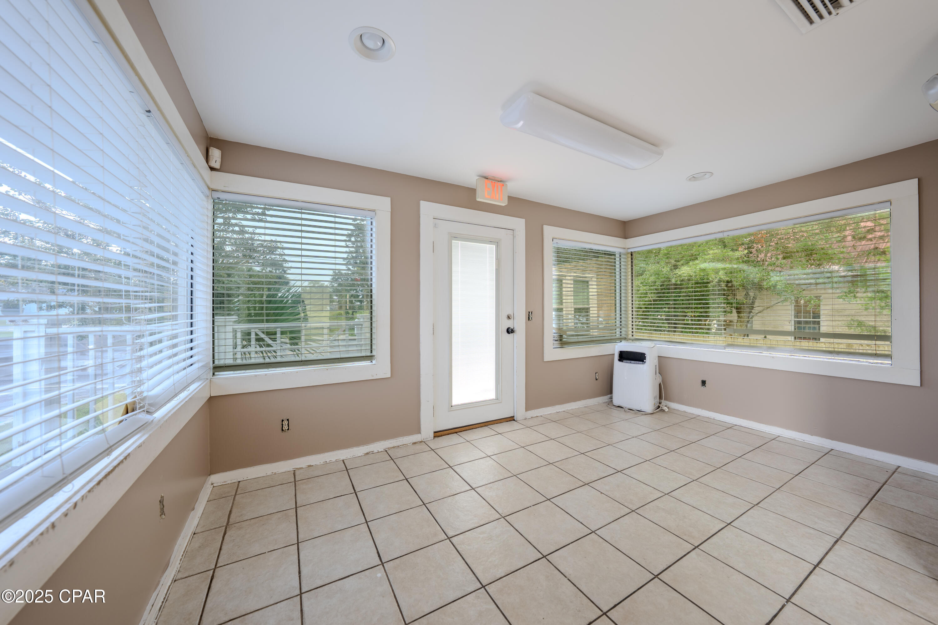 [No Recorded Subdiv] - Commercial Sale