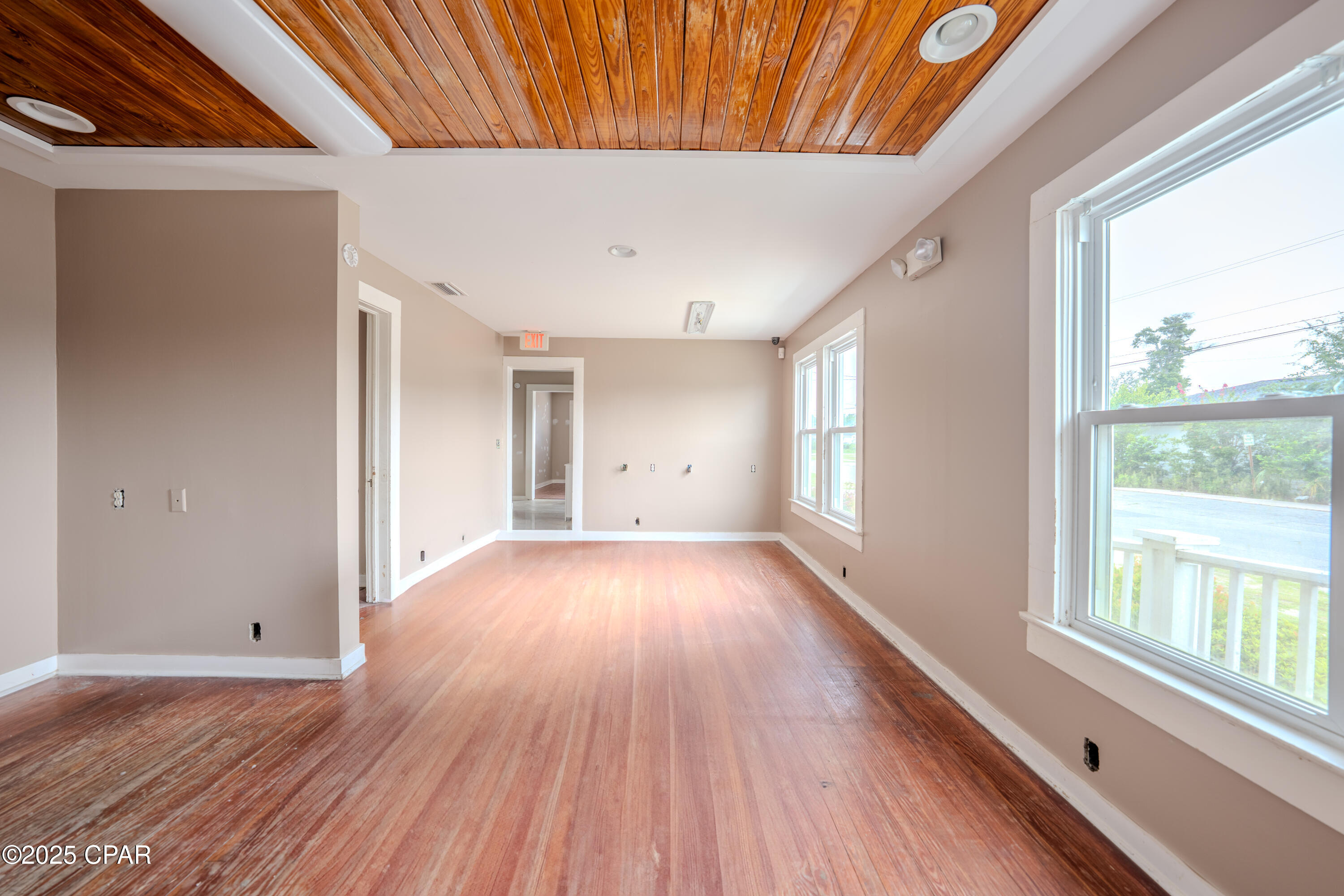 [No Recorded Subdiv] - Commercial Sale