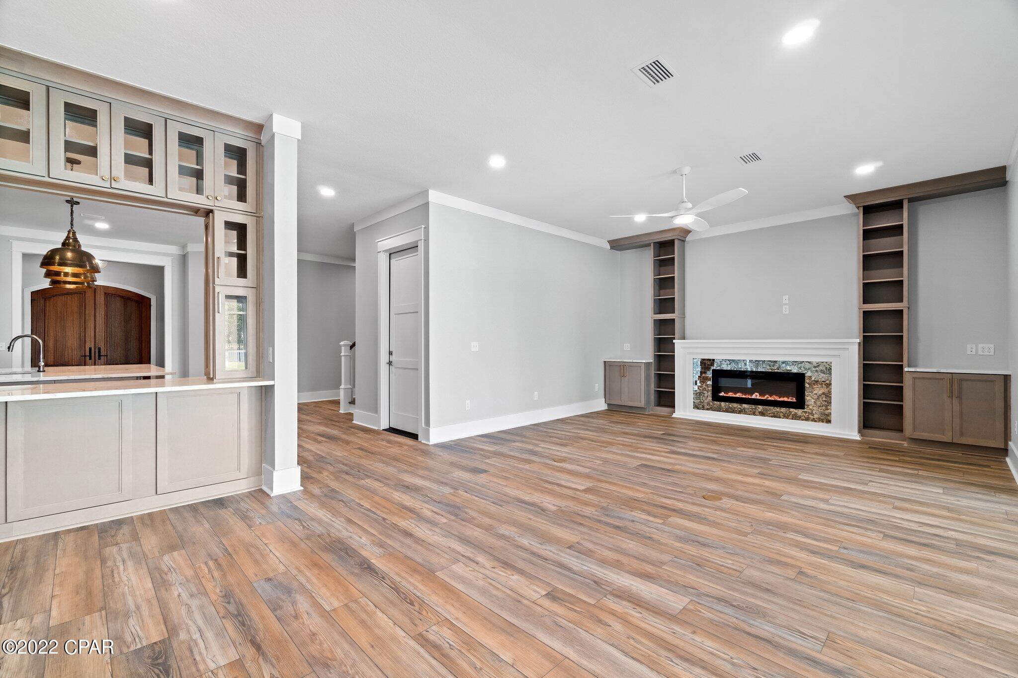 Colony Club - Residential