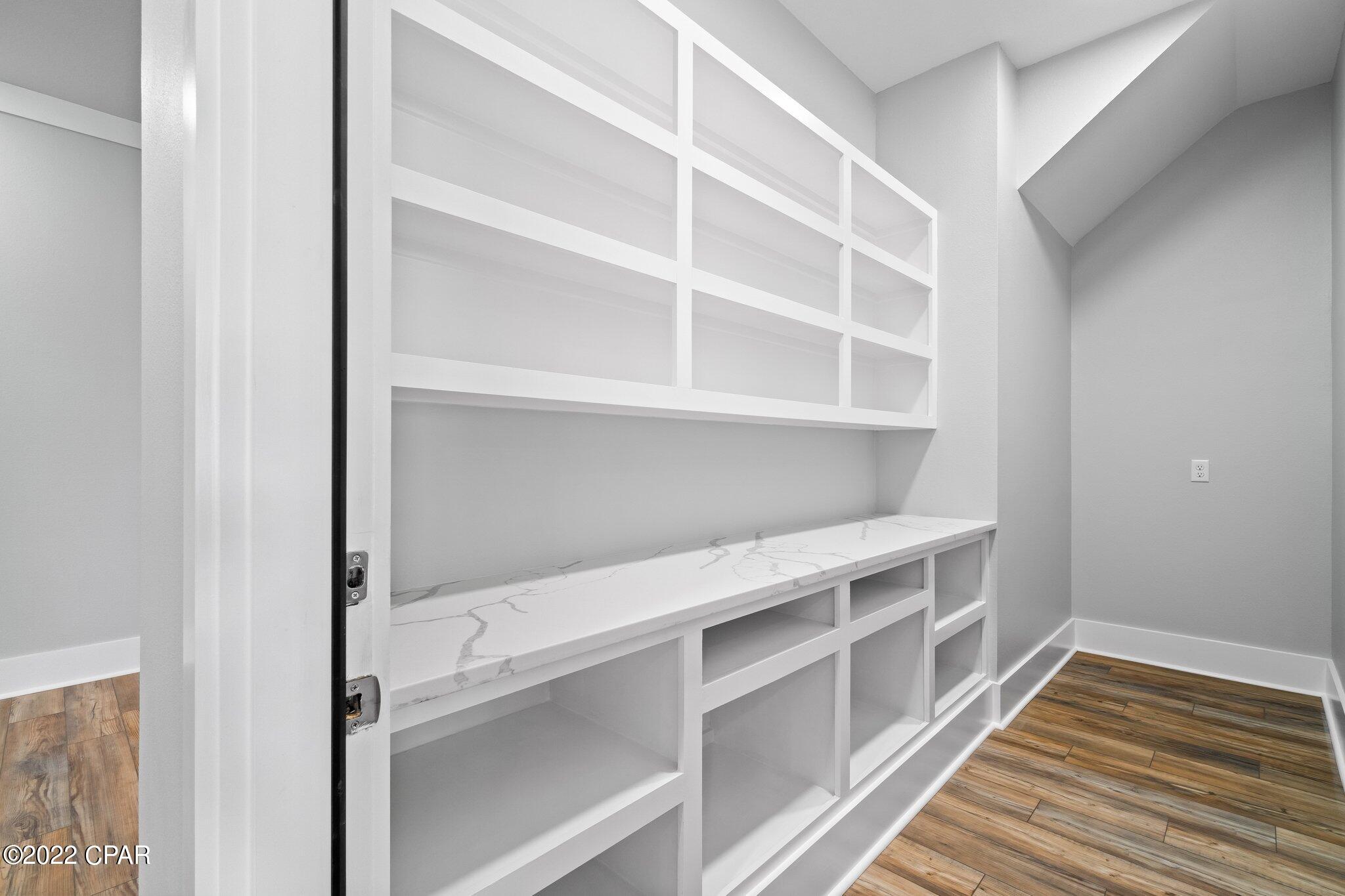 Colony Club - Residential