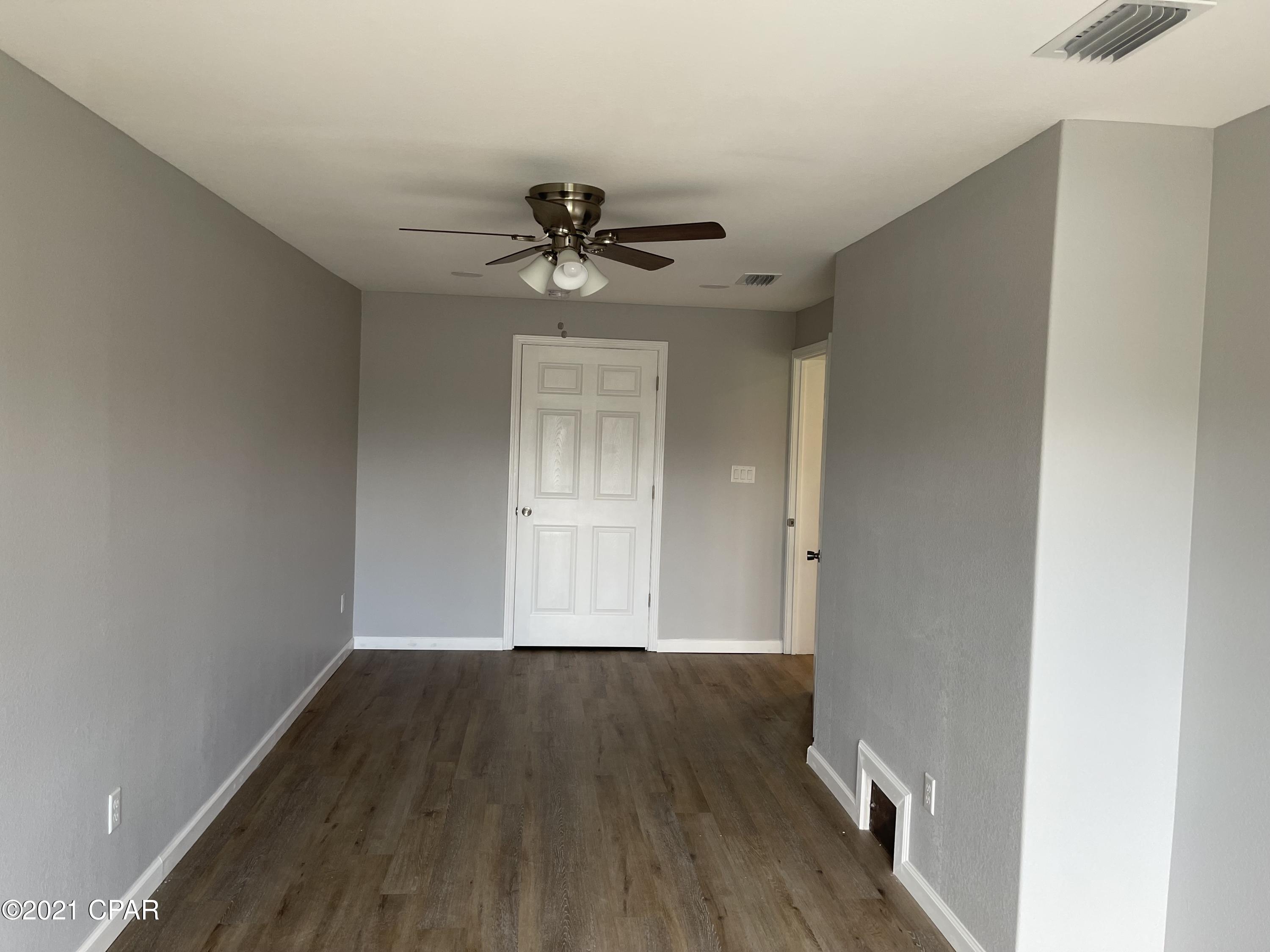 Parkway Manor Est - Residential