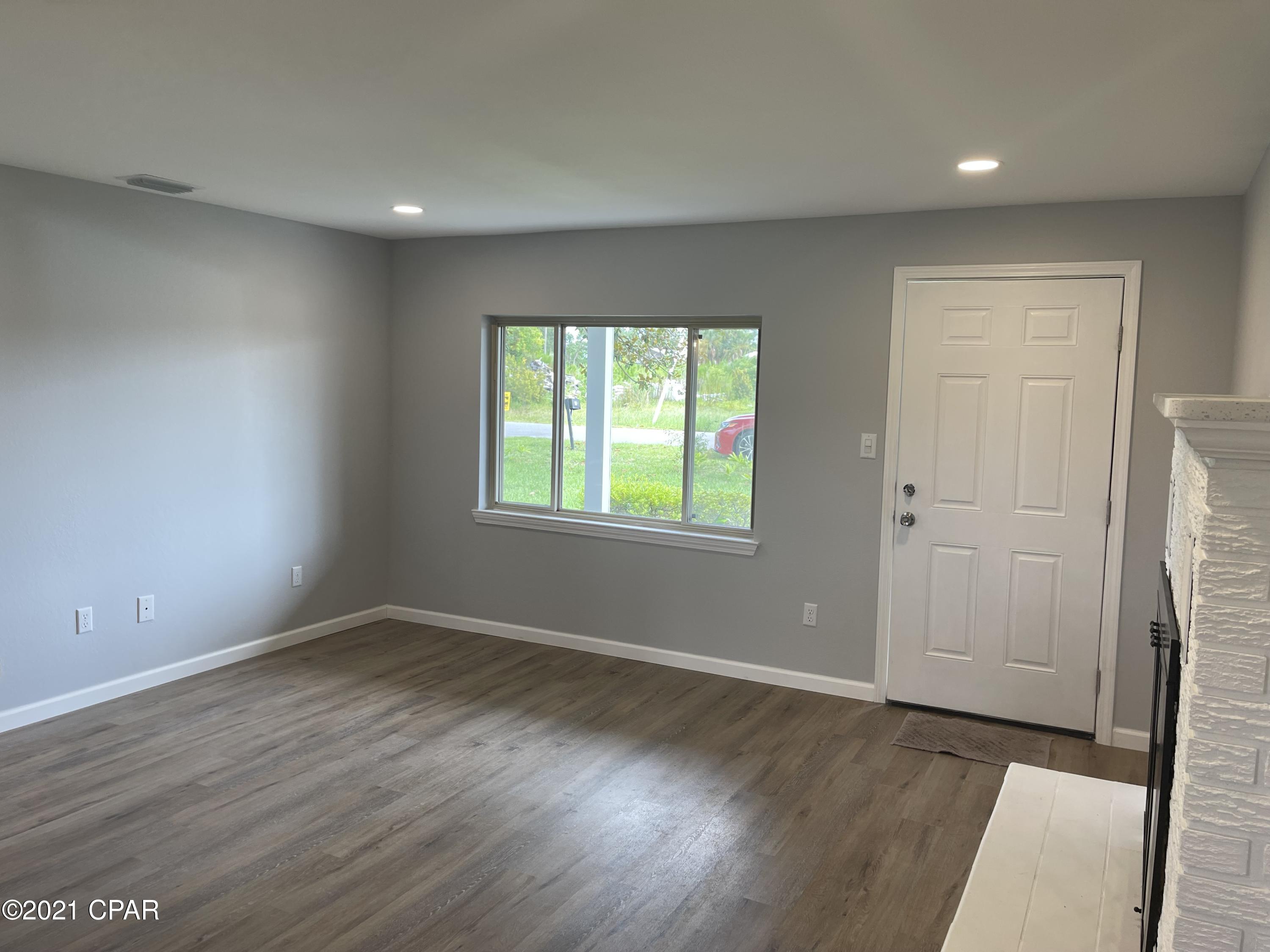 Parkway Manor Est - Residential