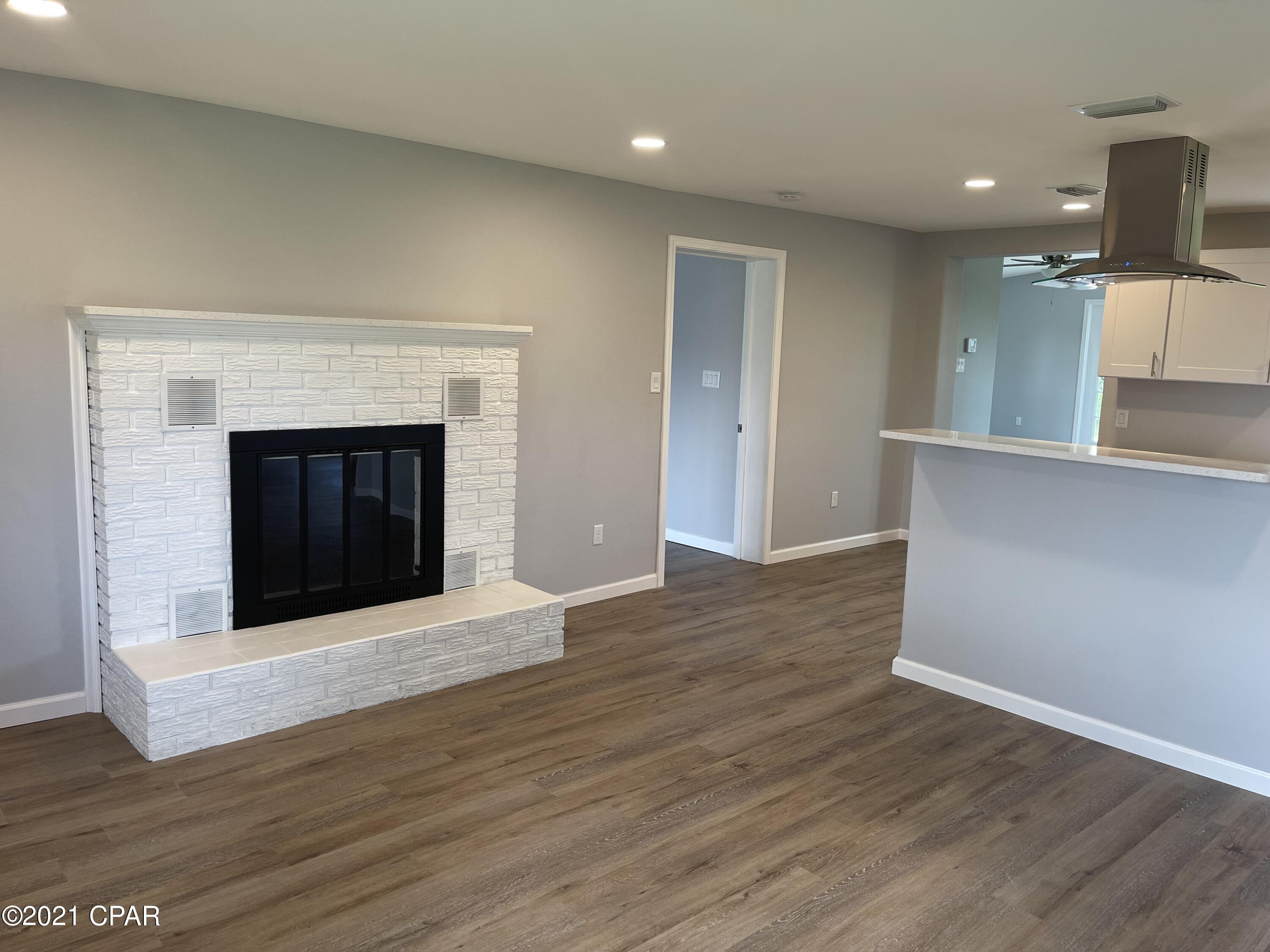 Parkway Manor Est - Residential