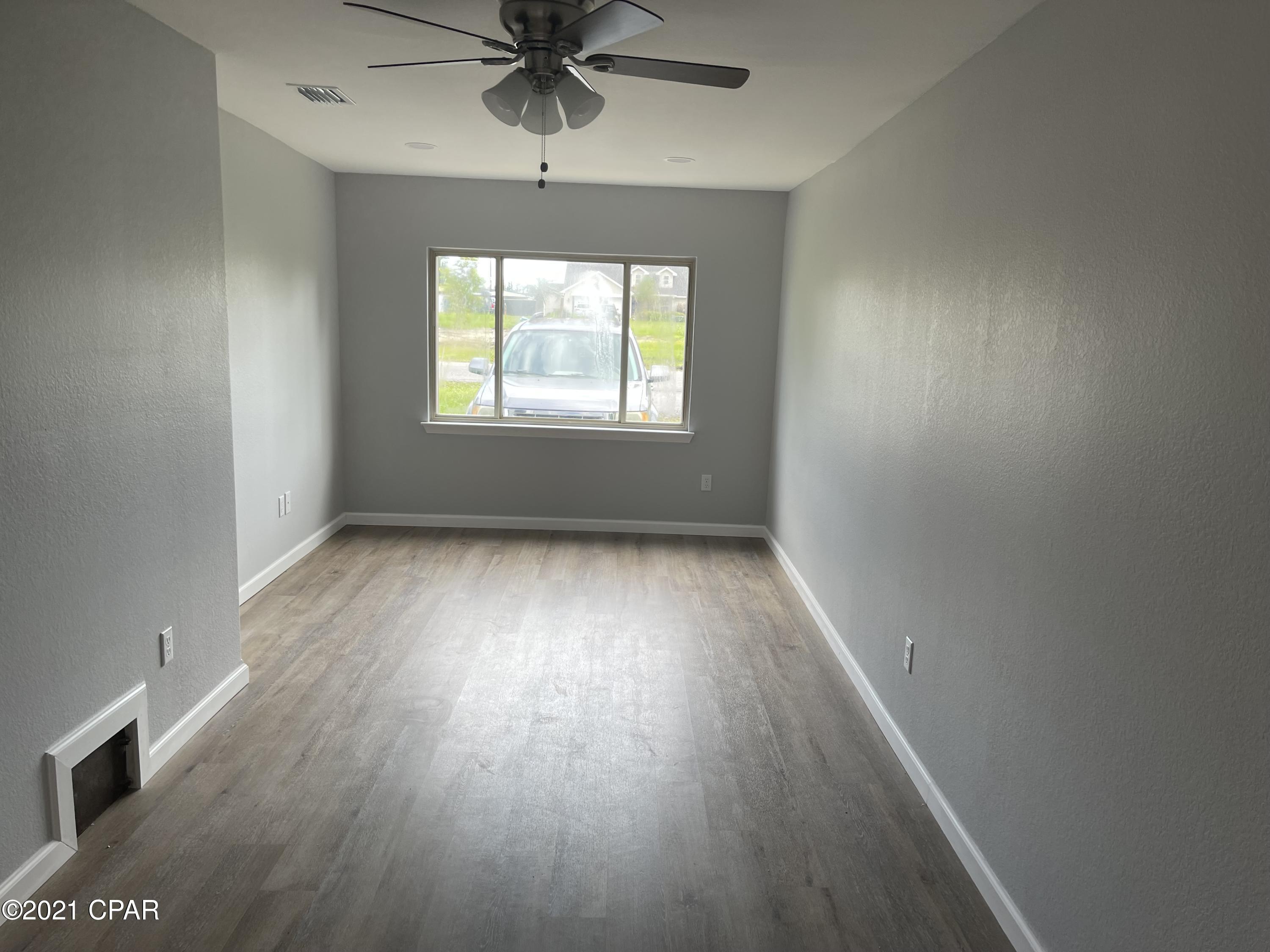 Parkway Manor Est - Residential