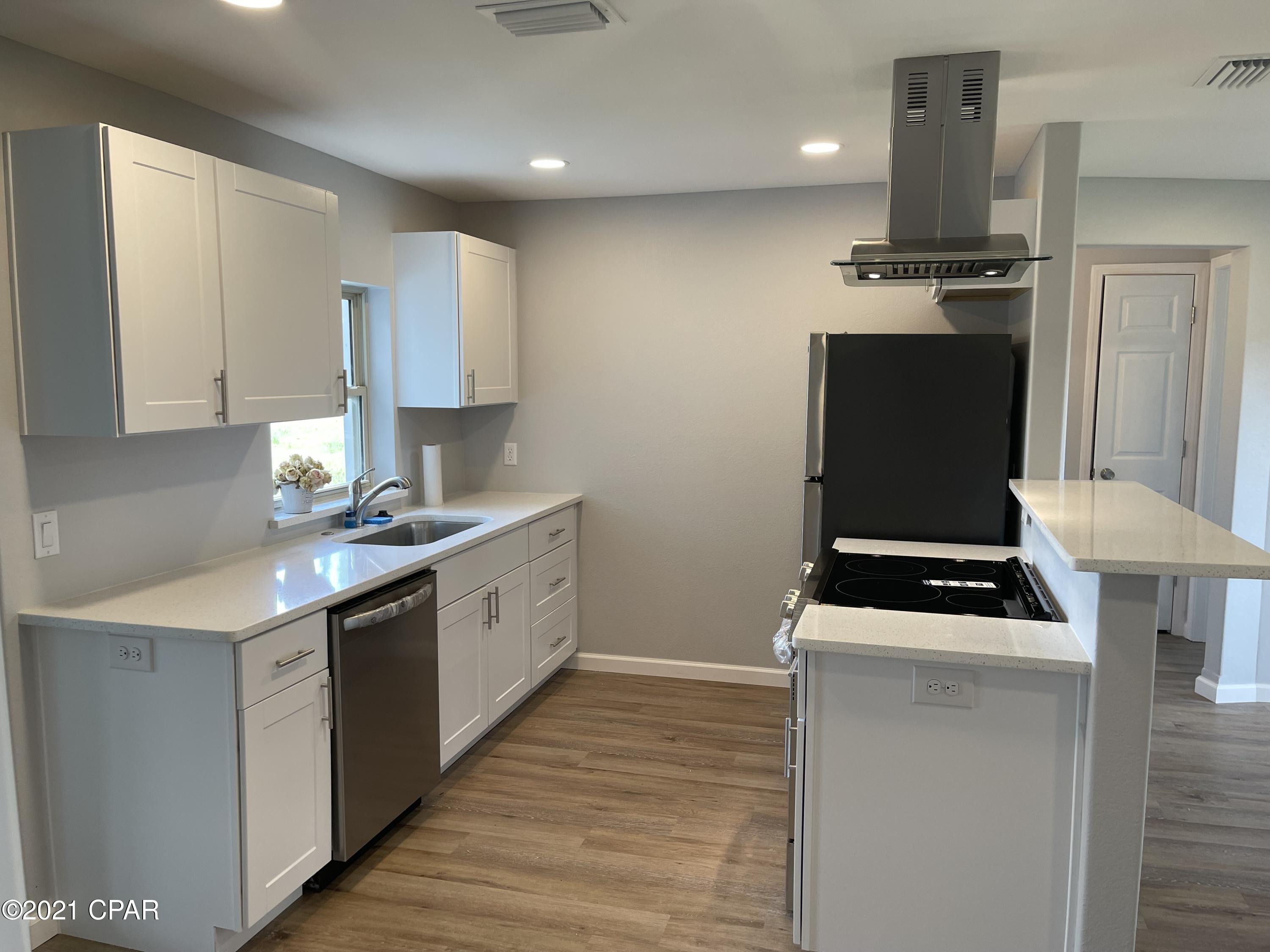 Parkway Manor Est - Residential