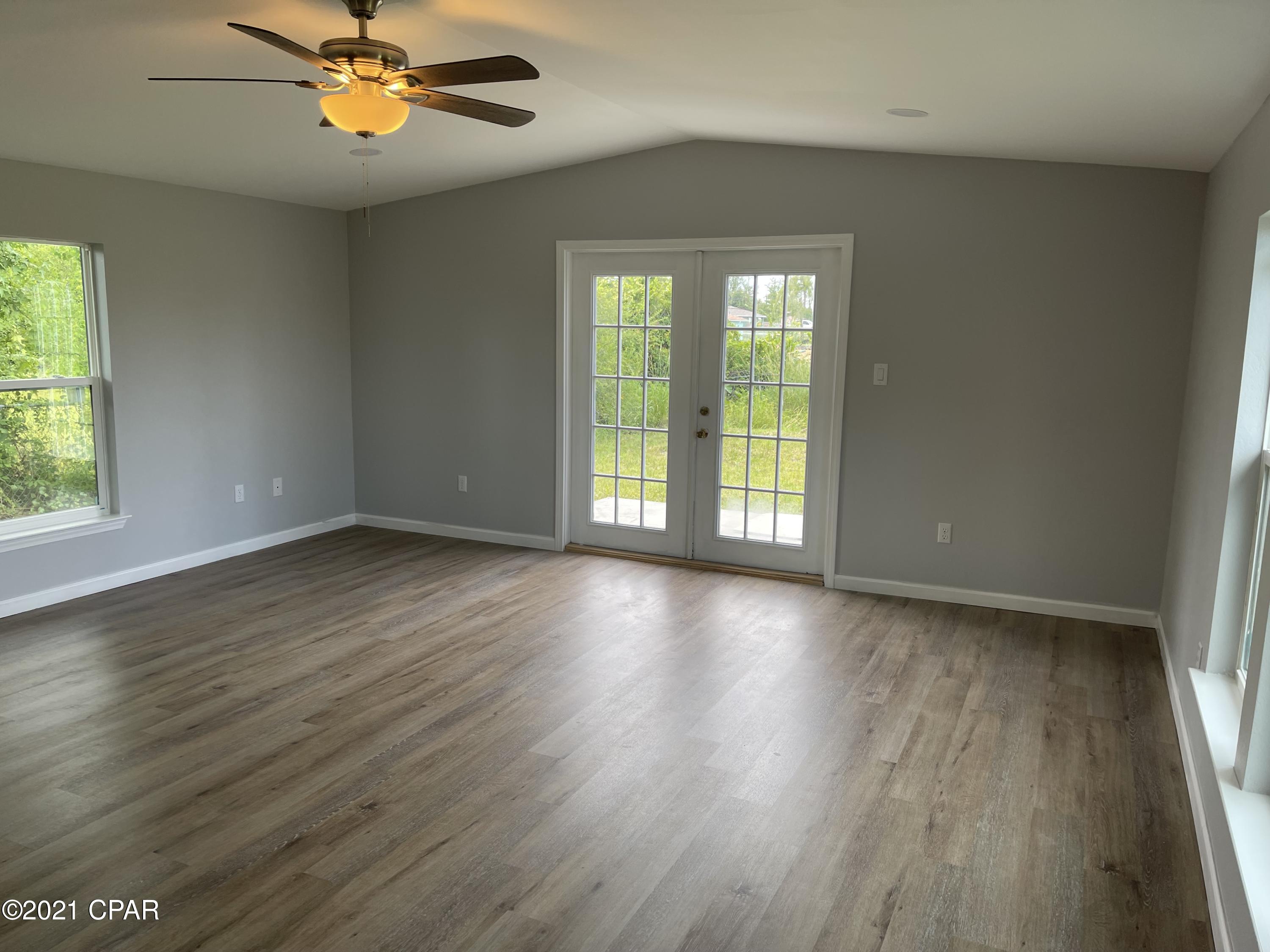 Parkway Manor Est - Residential