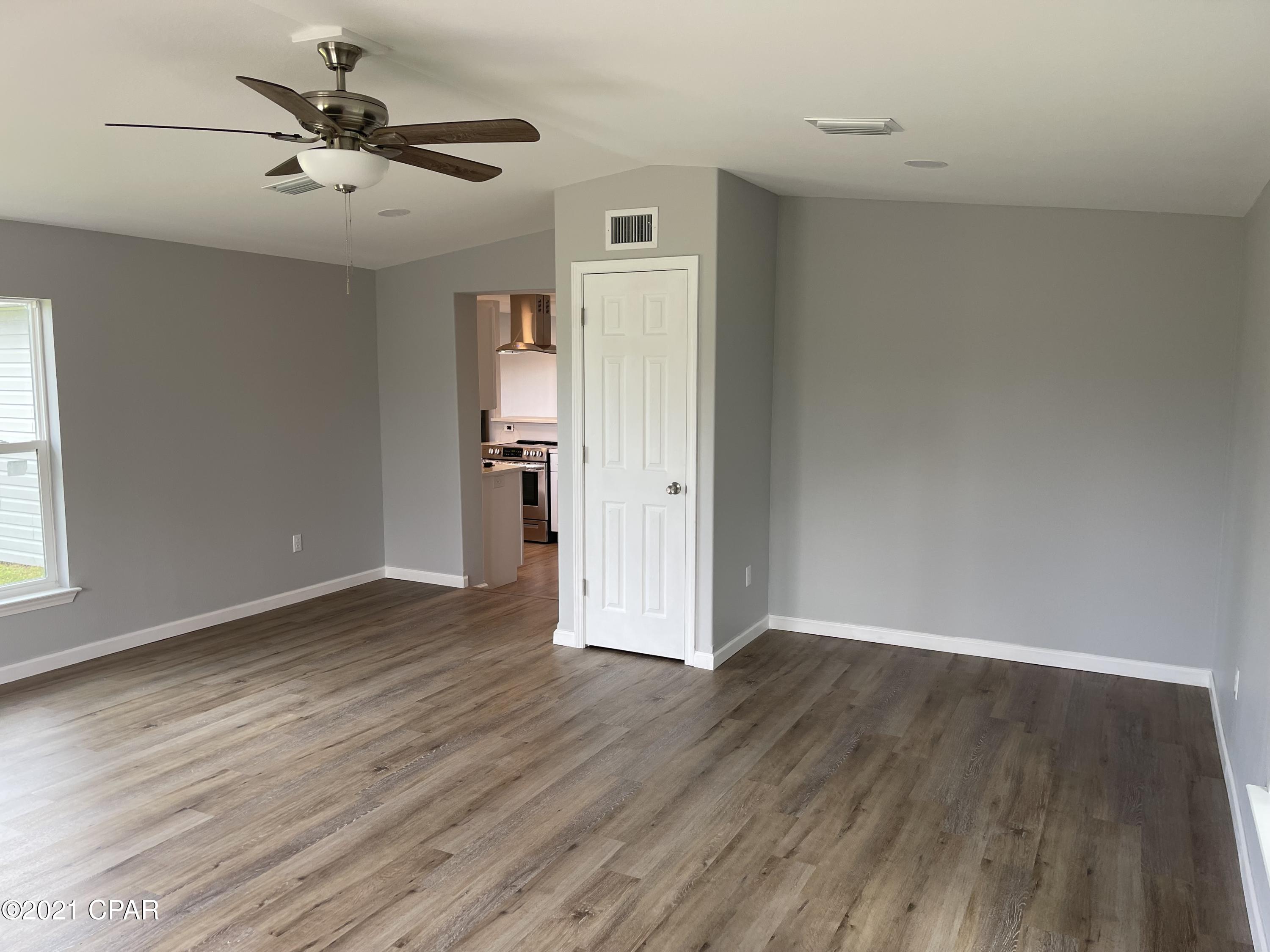 Parkway Manor Est - Residential