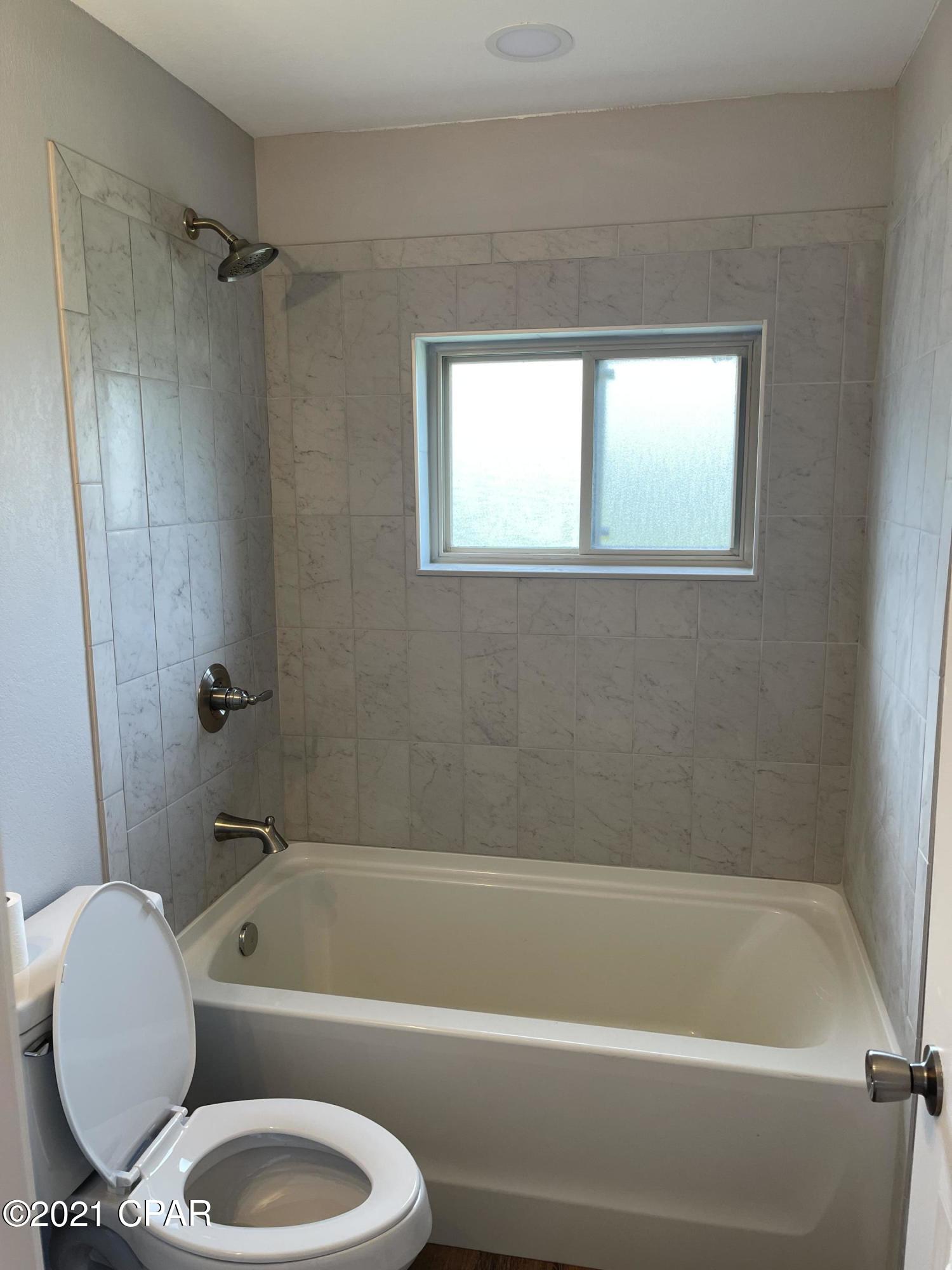 Parkway Manor Est - Residential