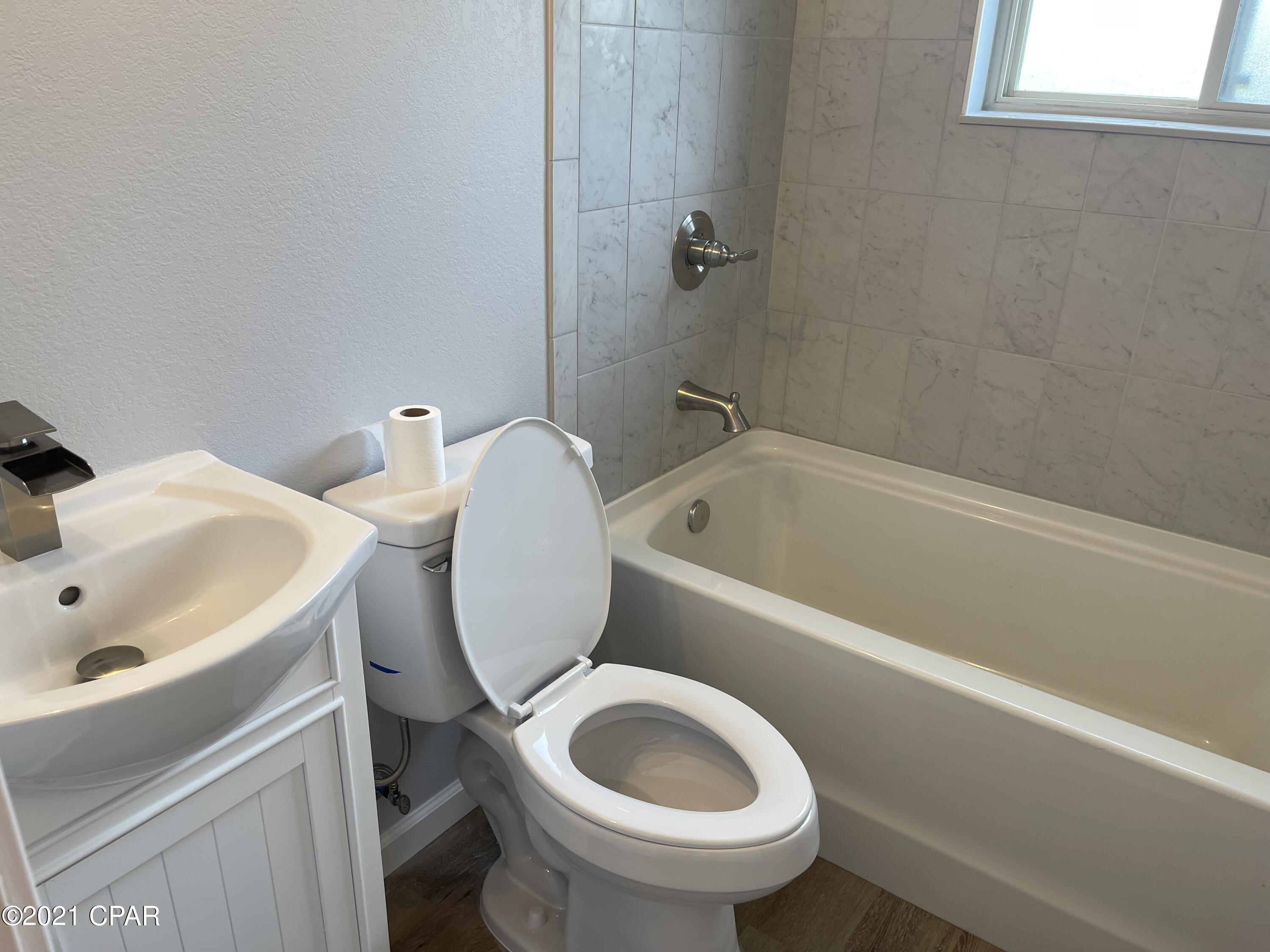 Parkway Manor Est - Residential