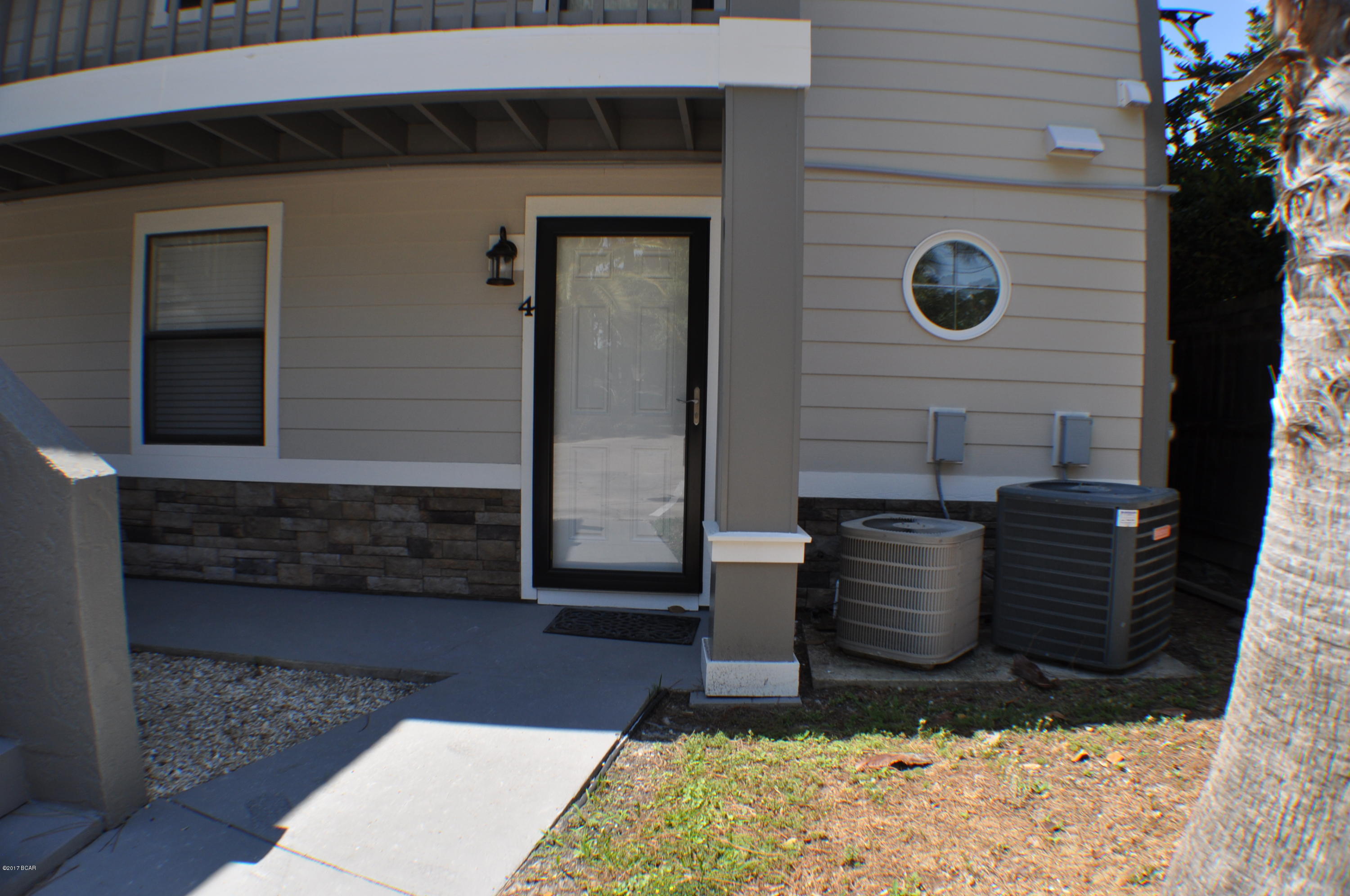 Quarter Deck Condo. - Residential