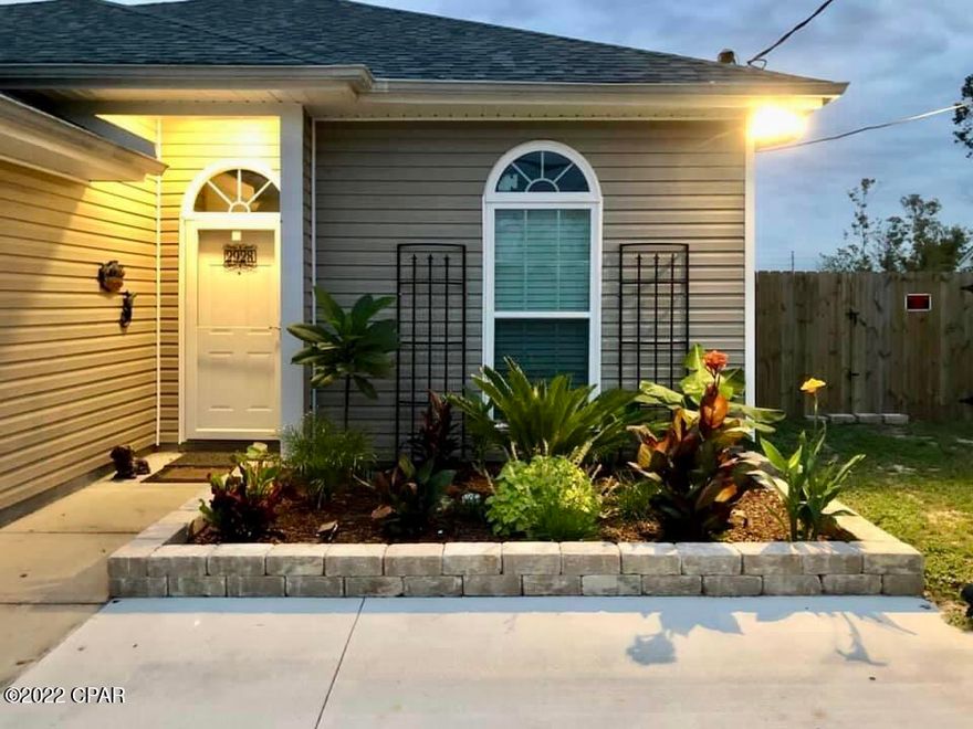 This well-kept home offers an open floor plan with 3 bedrooms, 2 baths, screened porch, large lot, storage building, and fenced backyard.  Convenient to town, beaches and schools.  Call today to schedule your private showing.