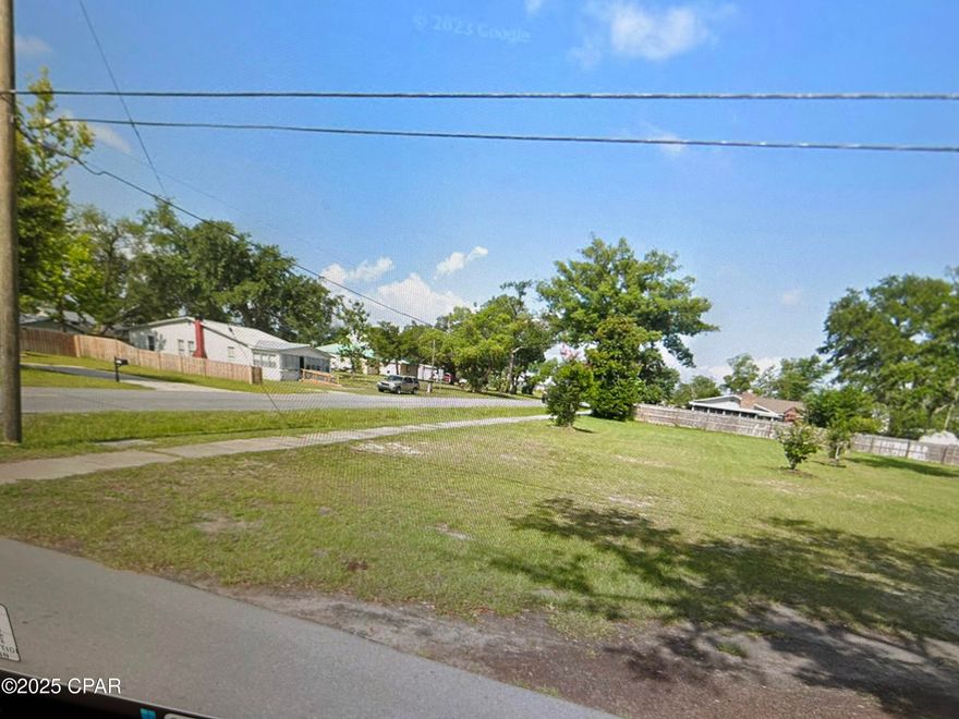 Beautiful building lot in Lynn Haven ....Corner of Minnesota and 9th Street. Seller has new survey. Build your dream home or a Spec house. Please go see the lot