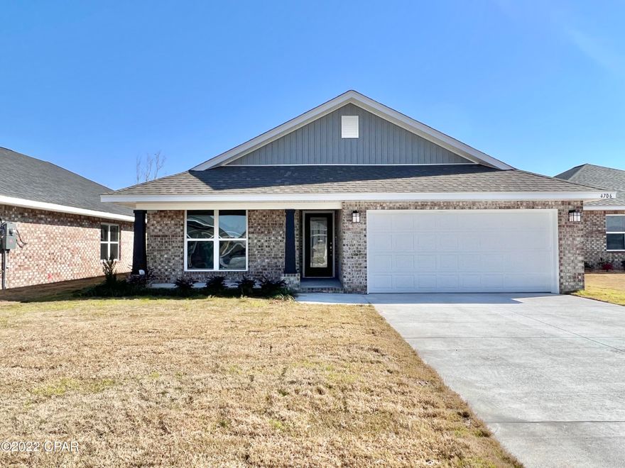 MOVE IN READY!!!

This 3 bedroom, 2 bath home offers 1711 sq ft. Split floor plan with a Large family and dining room. Large Master bedroom with MB walk in closet and double vanities. Enjoy your large covered back porch. Fully landscaped with sprinkler system. Come Experience The Difference with Adams Homes!