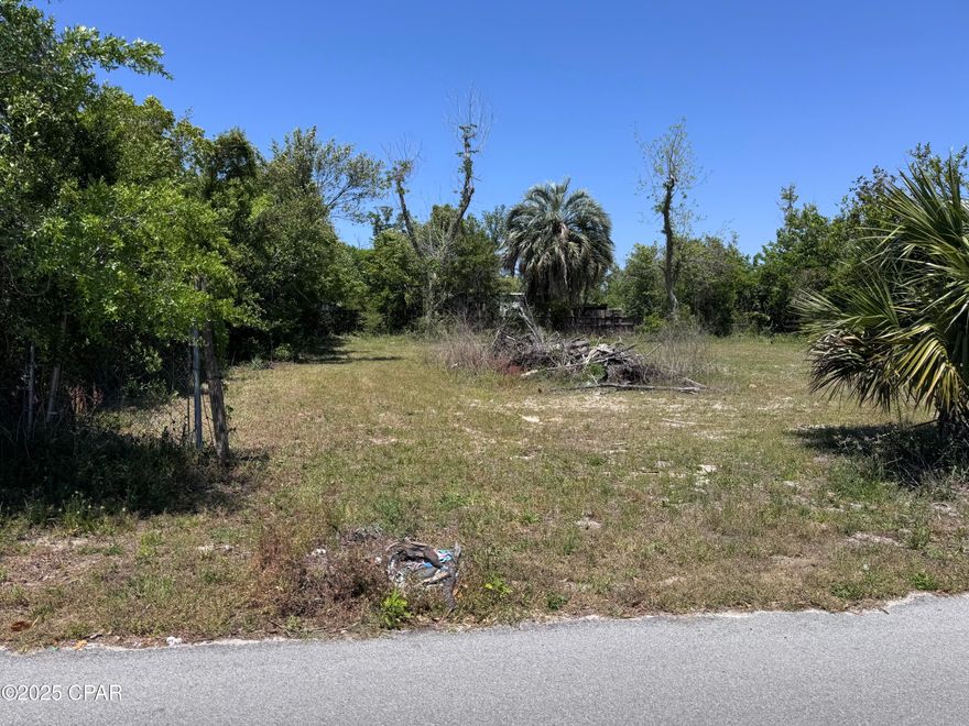 Great Lot can have a duplex on either side Mobile home friendly. 

Im a Lic Realtor and have a vested interest in this sale. 

5017 is also available for the same price or a package deal can be made for 82k owner pays tile.