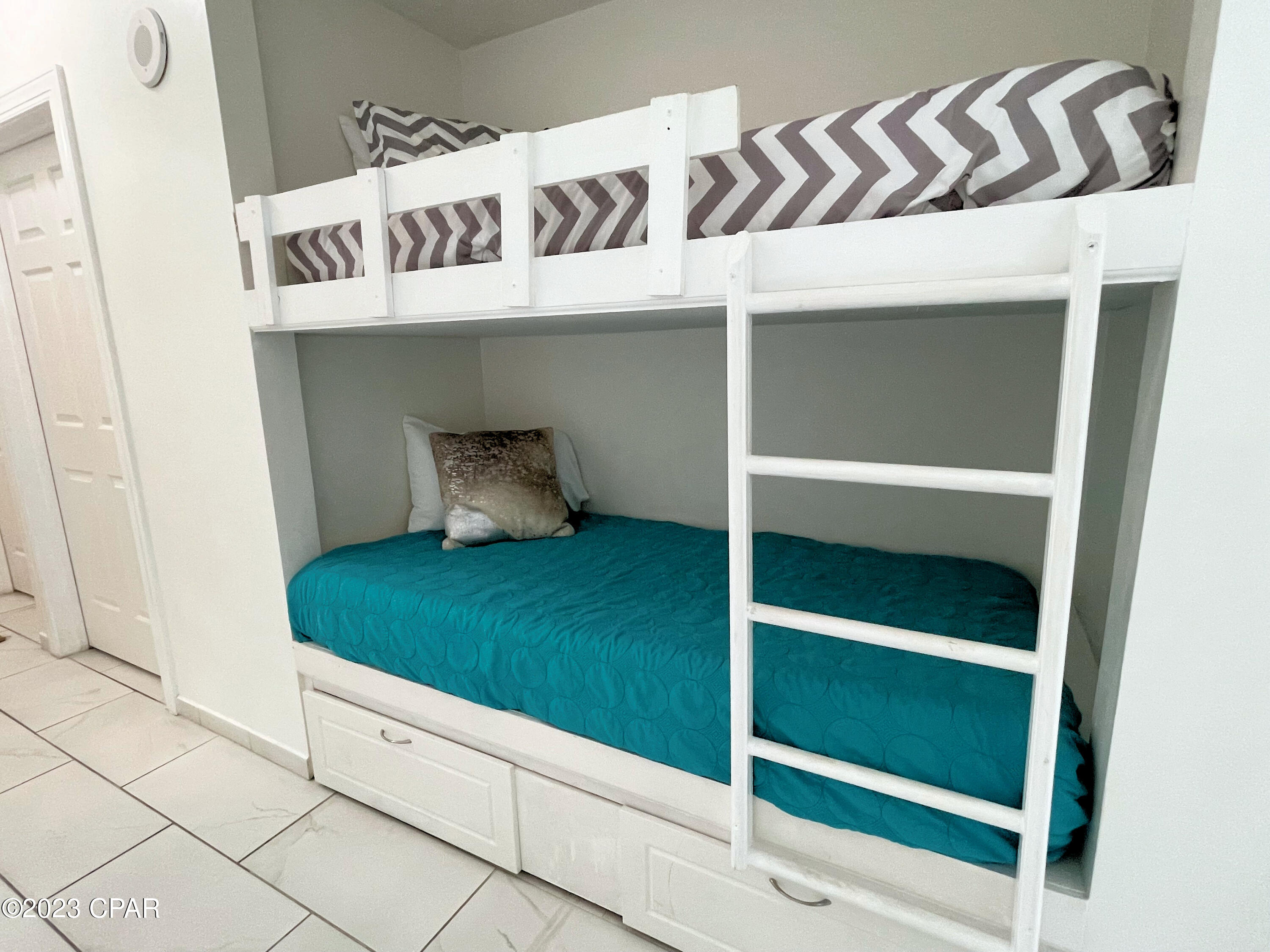 Twin Palms Resort - Residential