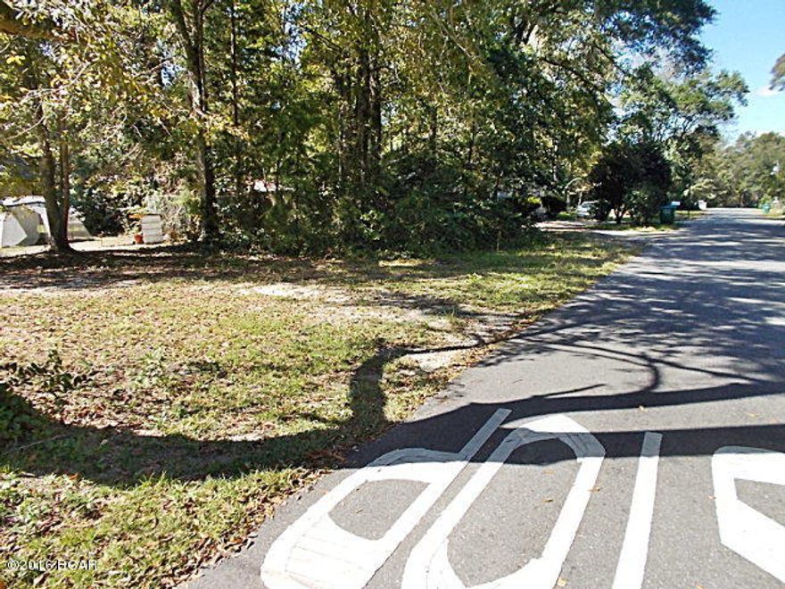 Great lot in the city limits with city water and sewer, great for building or mobile home, cleared and ready to move onto. corner lot. There are two lots with this parcel.Two legals and two parcel numbers, both buildable lots, priced as one lot.Parcel Number 05-4N-10-0034-0020-00B0 and Parcel Number 05-4N-10-0034-0020-00A0 two lots priced as one.