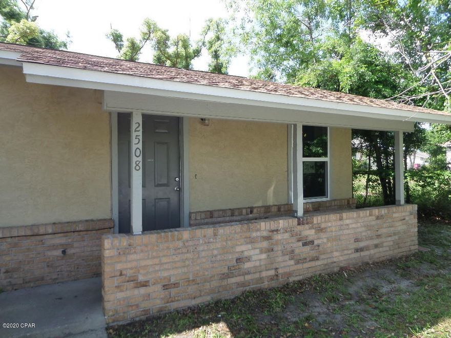 Spacious 2 bedrooms, 1 bathroom duplex.  Fresh paint & new laminate plank flooring. Has Central A/C, new double pane insulated windows. 



 Rental application required. Credit & background check required. Proof of income is required.   No Previous Evictions/No Criminal History.