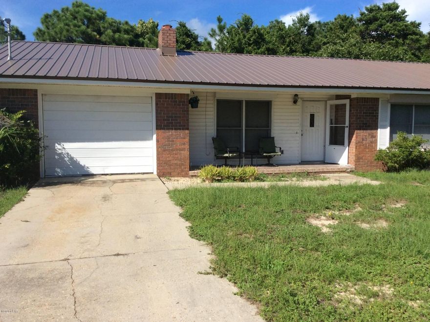 This home offers 3 Bedrooms and 2 Baths. Living room features a wood burning fireplace, laundry room equipped with a washer/dryer connection. Deck in the backyard and a 1 Car garage.



*All pets are a part of the application process and are subject to the homeowner's approval*