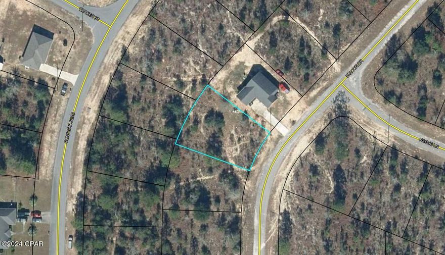 Wonderful building lot in the growing Sunny Hills community Located 25 miles north of Panama City and directly in the path of growth pushing north out of town. Sunny Hills is a deed restricted community (no mobile homes) with no HOA. Sunny Hills features a popular and affordable 18 hole public golf course and many fine fishing lakes. There are several major builders actively building new homes here. Great opportunity to invest in the future of the Florida Panhandle.