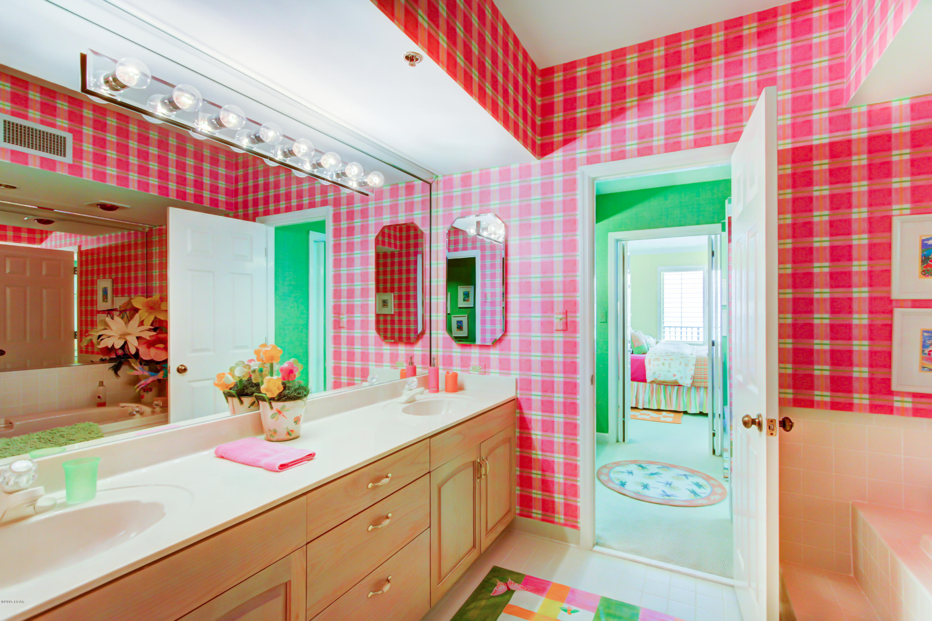 Summerwinds Condo - Residential