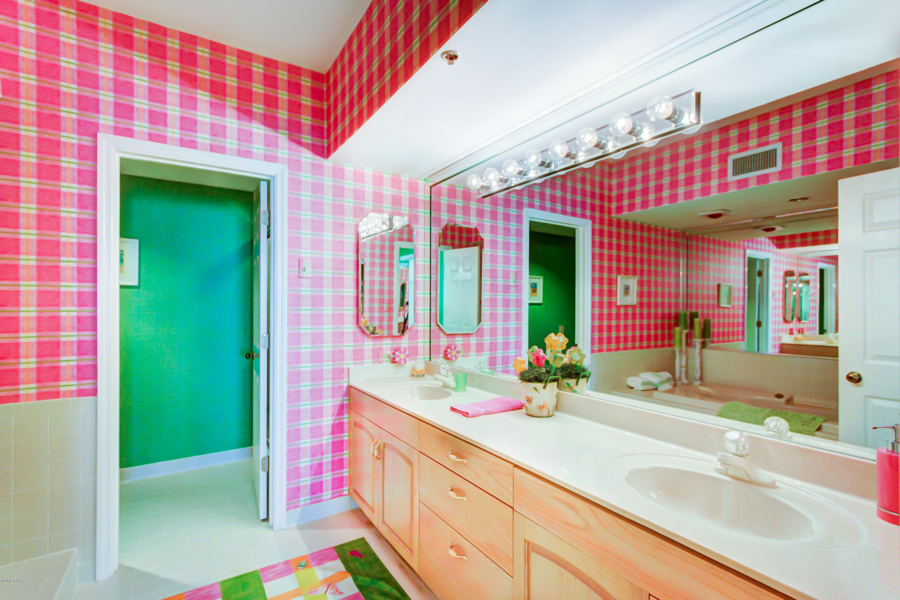 Summerwinds Condo - Residential