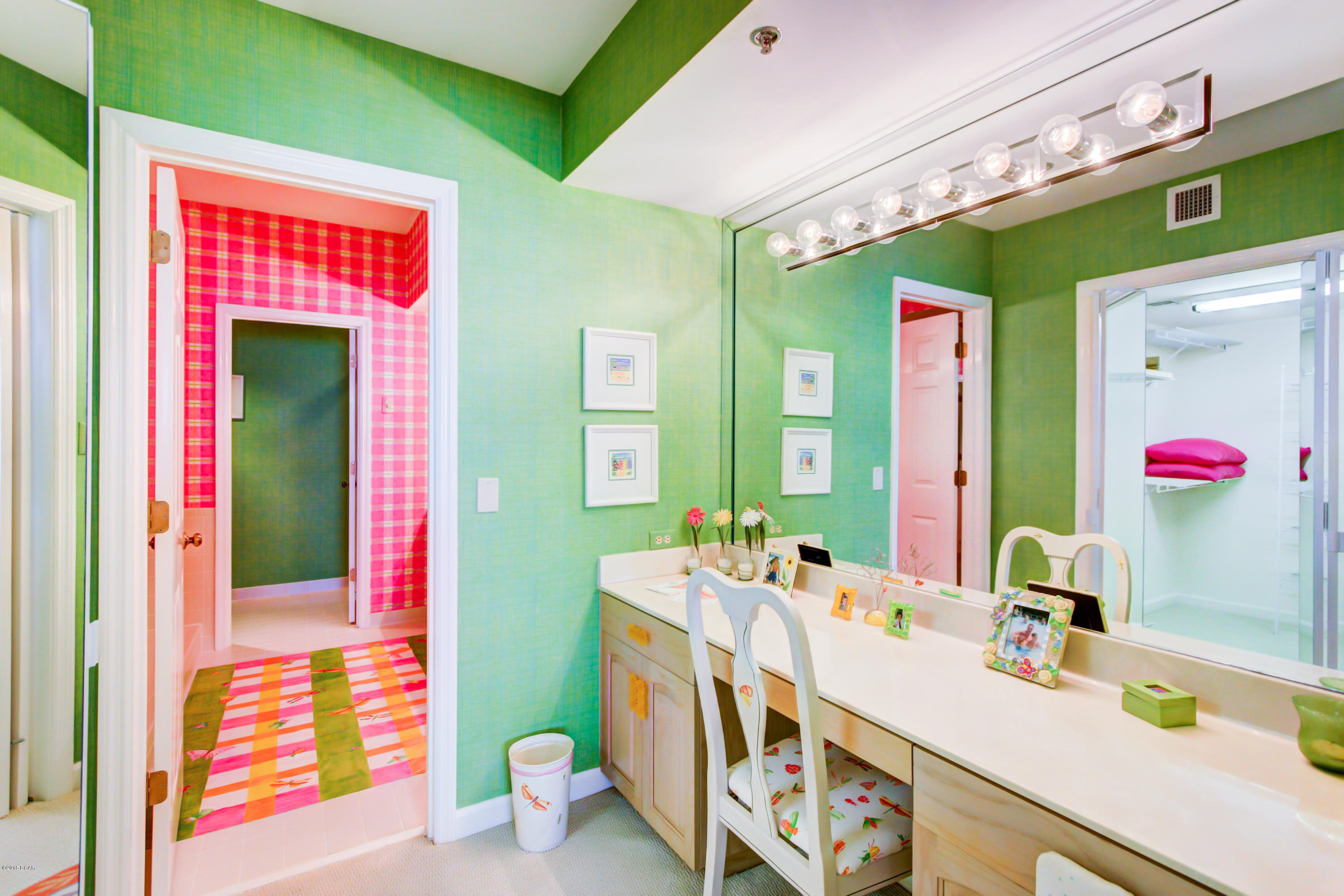 Summerwinds Condo - Residential