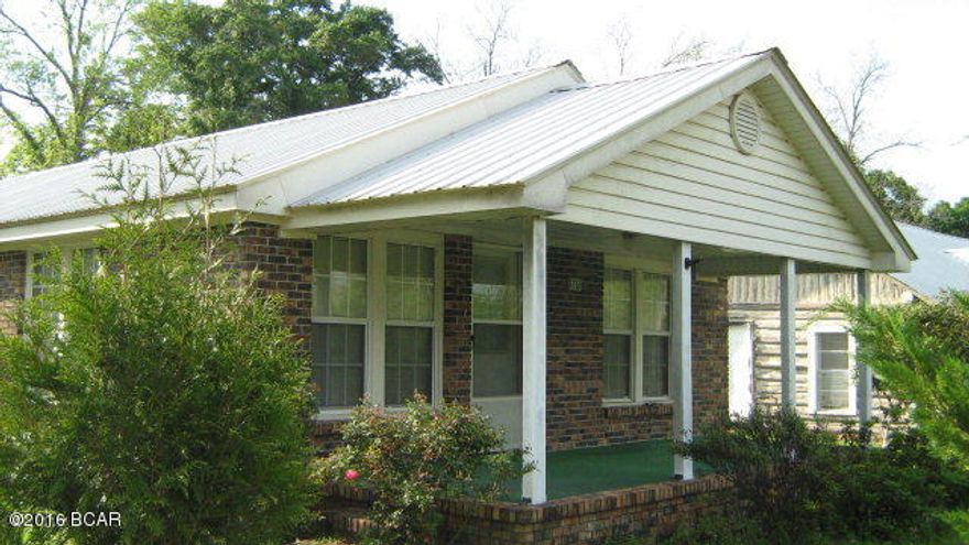 NICE 2/1 HOME IN THE CITY OF ALFORD. HOME COMES WITH REFRIGERATOR AND STOVE AND HAS LIVING ROOM, DINING ROOM, LARGE WORK SHOP WITH PART SCREENED IN AND A DOUBLE CARPORT. FENCED YARD. PERFECT FOR FIRST TIME HOME BUYERS OR INVESTORS. MUST SEE. MOTIVATED SELLER.