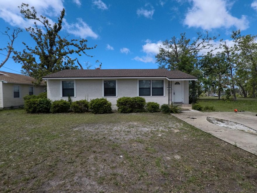 Great home in the Cove.  This very well maintained 3 bedroom, 1 bath home is move-in ready.  New roof was installed in 2017 and was not affected by hurricane Michael. Two of the bedrooms have built-in shelving and tile details on the walls.  The bathroom is tiled with a tub/shower combo.  This house has a very large backyard that's just off of the back deck.

All sizes are estimated and will need to be verified if important.