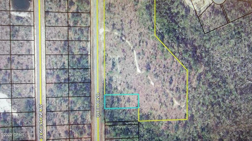 Great lot in Sunnyhills  in South Washington County.This lot  backs to Deltona property, great lot to build on with lots of privacy.Only 45 minutes to Panama City Beach.