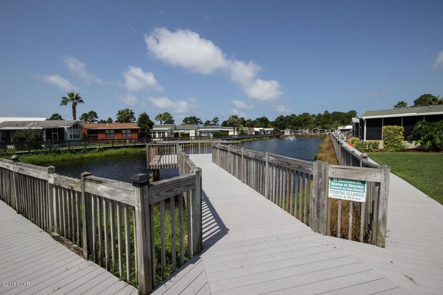 located in gated communty with pools, club house, exercise room, home has split bedroom plan with eatin kitchen and large living area,screened porch and open deck