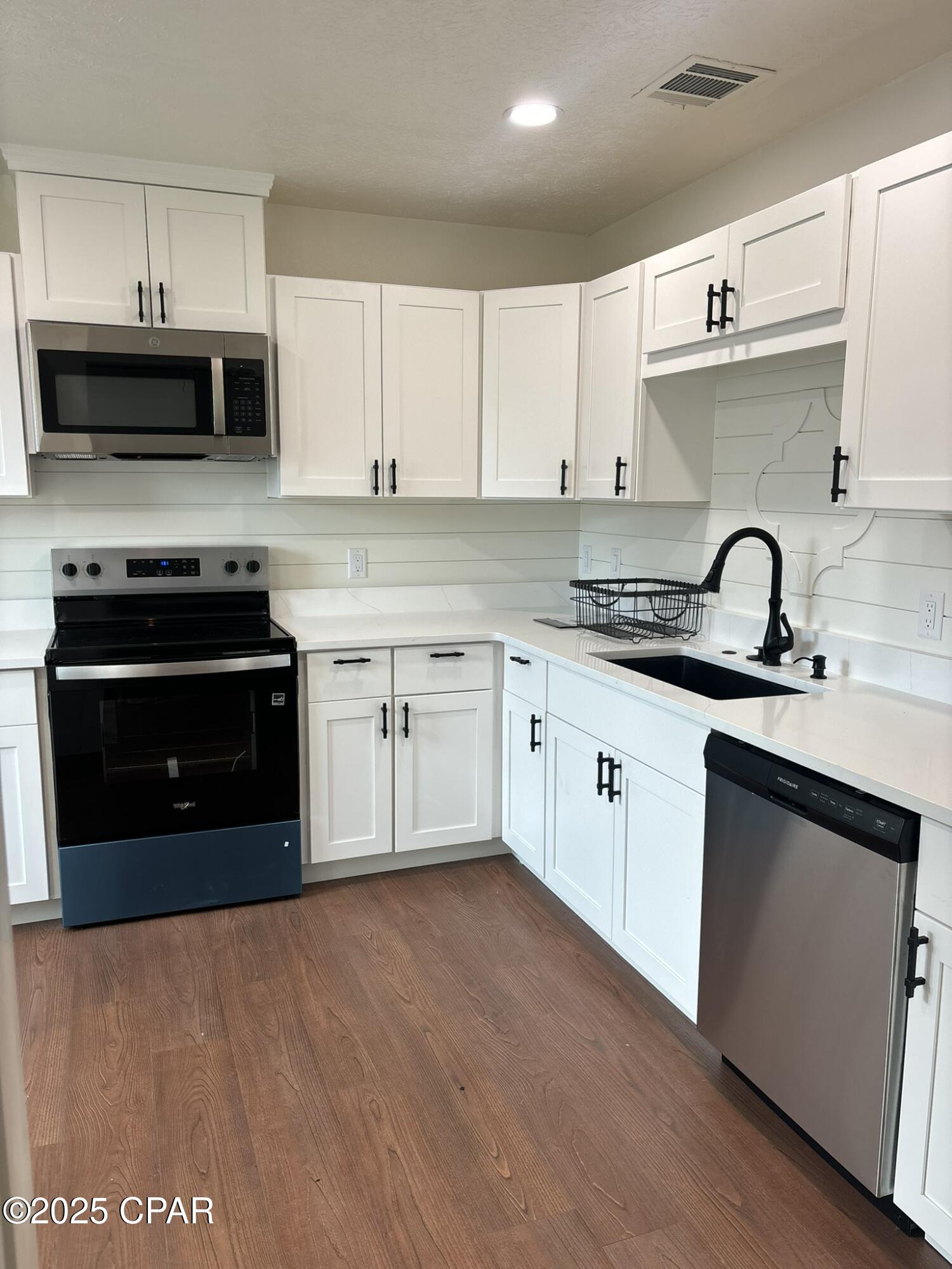 [No Recorded Subdiv] - Residential Lease