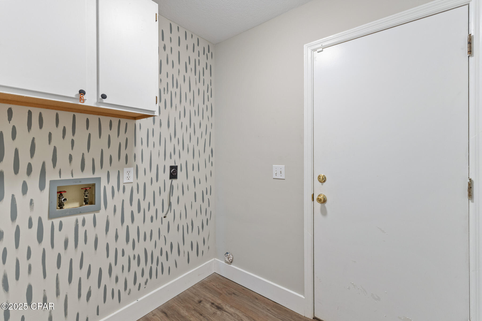 Colonial Est. - Residential