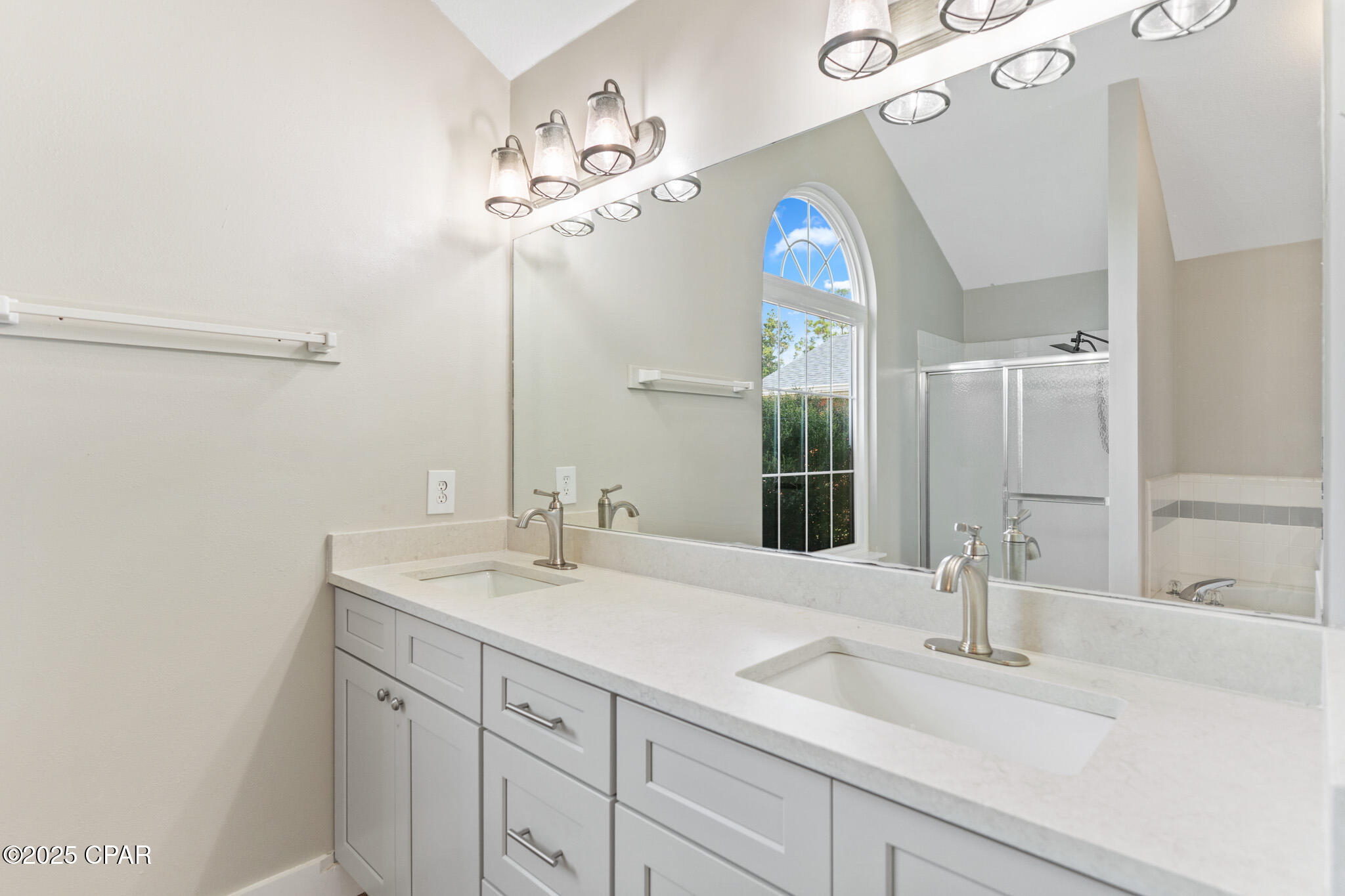 Colonial Est. - Residential