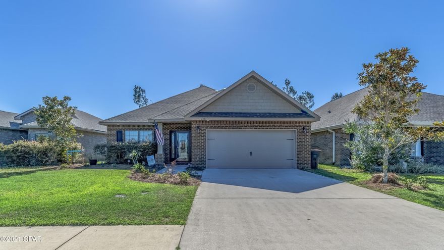 'CURRENTLY UNDER CONTRACT, SELLER ACCEPTING BACKUP OFFERS'Don't miss your chance to check out this beautiful 3bd/2bth, Craftsman-style home, located in the sought after Plantation Park community. Open floorplan offers a large kitchen that is open to the breakfast and family rooms. The family room showcases trey ceiling, beautiful archways, recess lighting througout. The master suite also features trey ceiling, with master spacious master bath with garden tub, separate shower, and walk in closet. Plantation Park is centrally located between Hwy 390/Hwy 231, near top-rated schools, shopping and medical facilities. Don't miss your chance to check out this home before it's too late! All sizes/measurements are approximate; please verify if important.